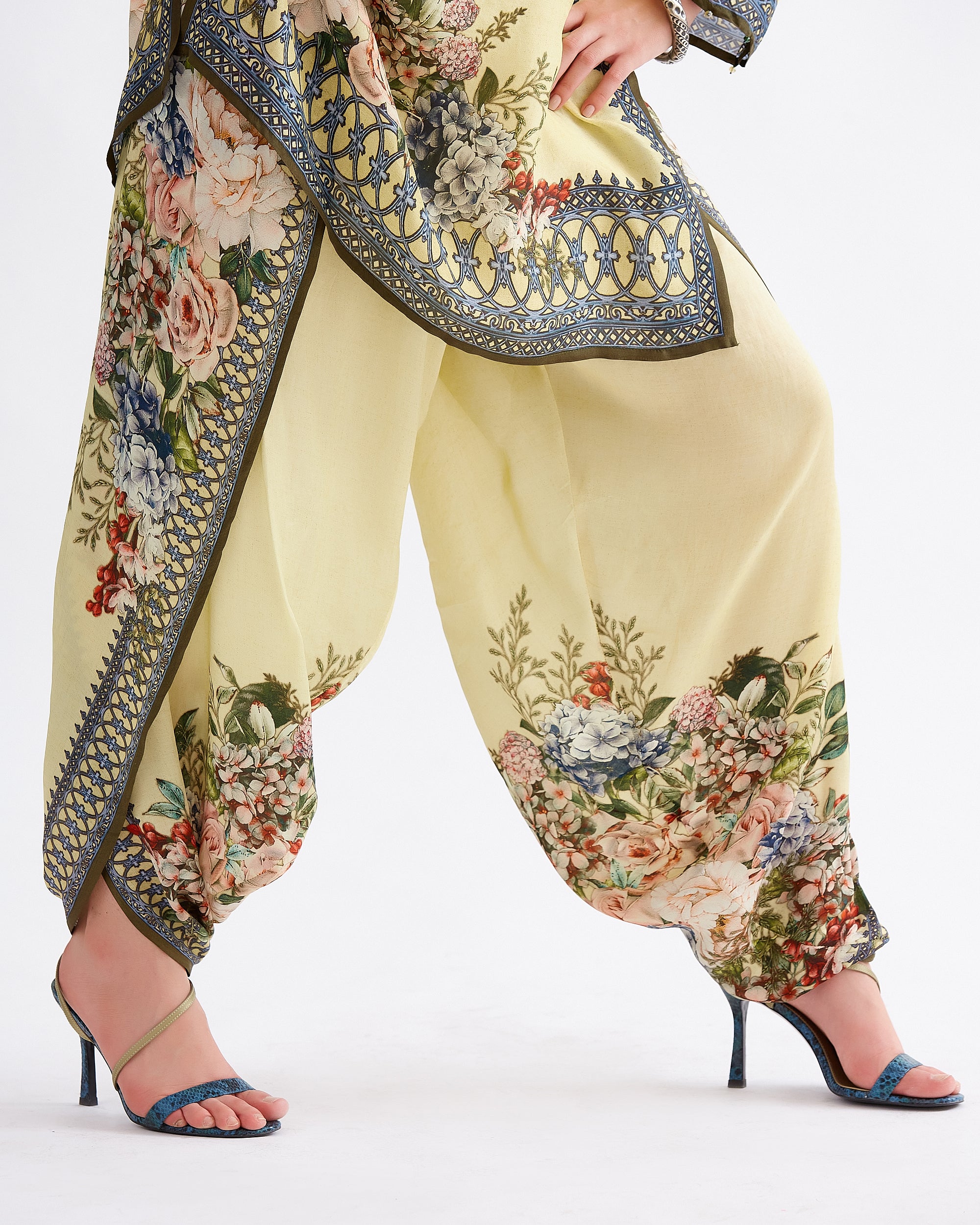 A Notting Hill Summer : Reza - Buttercup