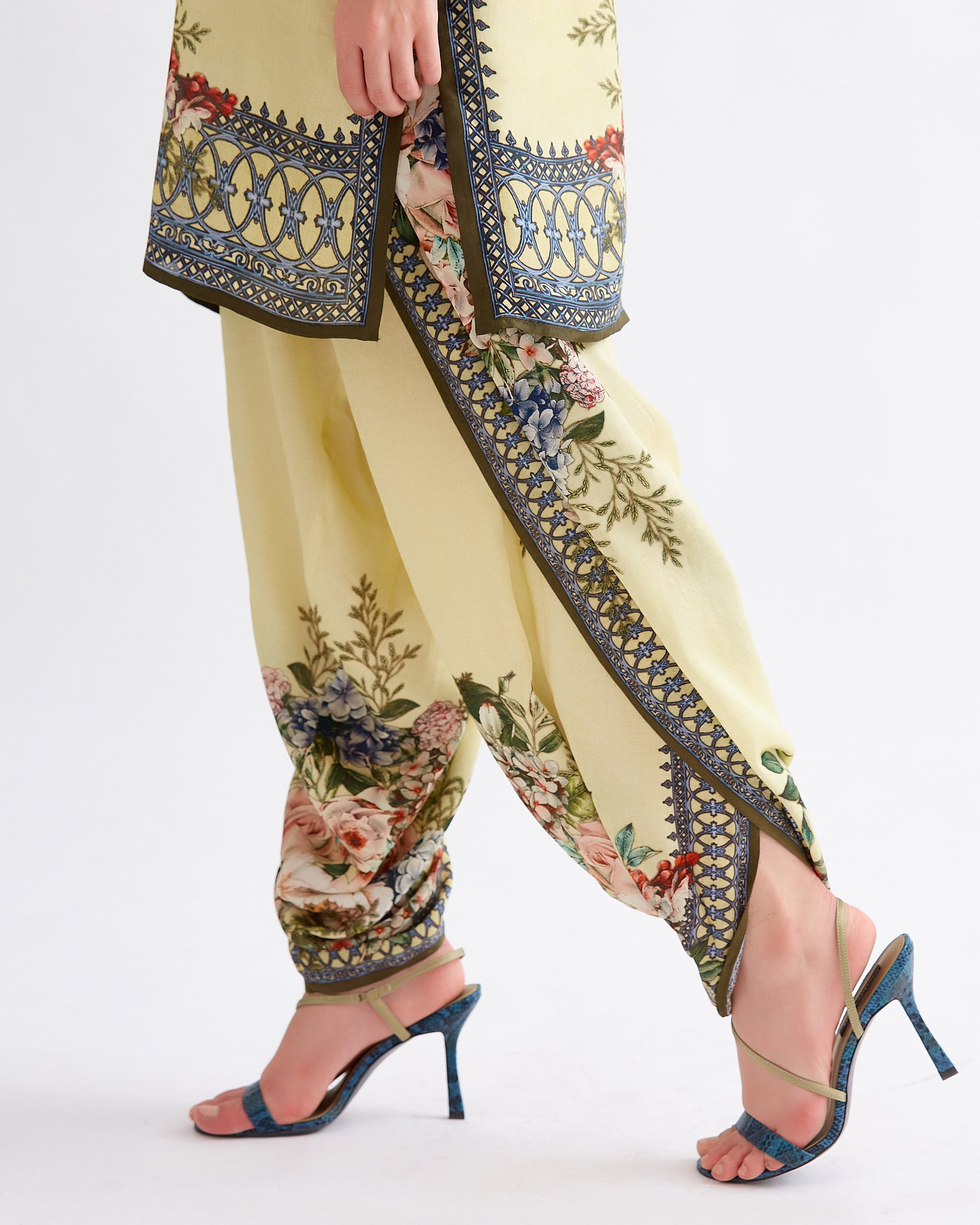 A Notting Hill Summer : Reza - Buttercup