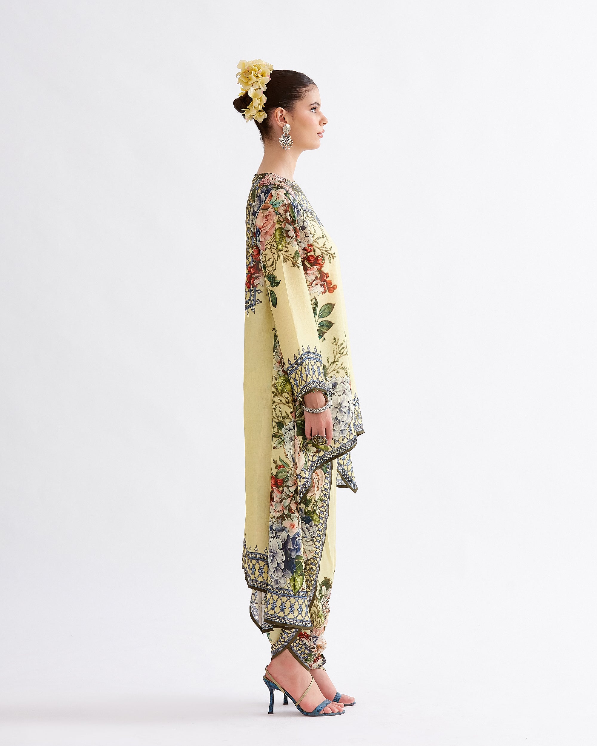 A Notting Hill Summer : Aafreen - Buttercup
