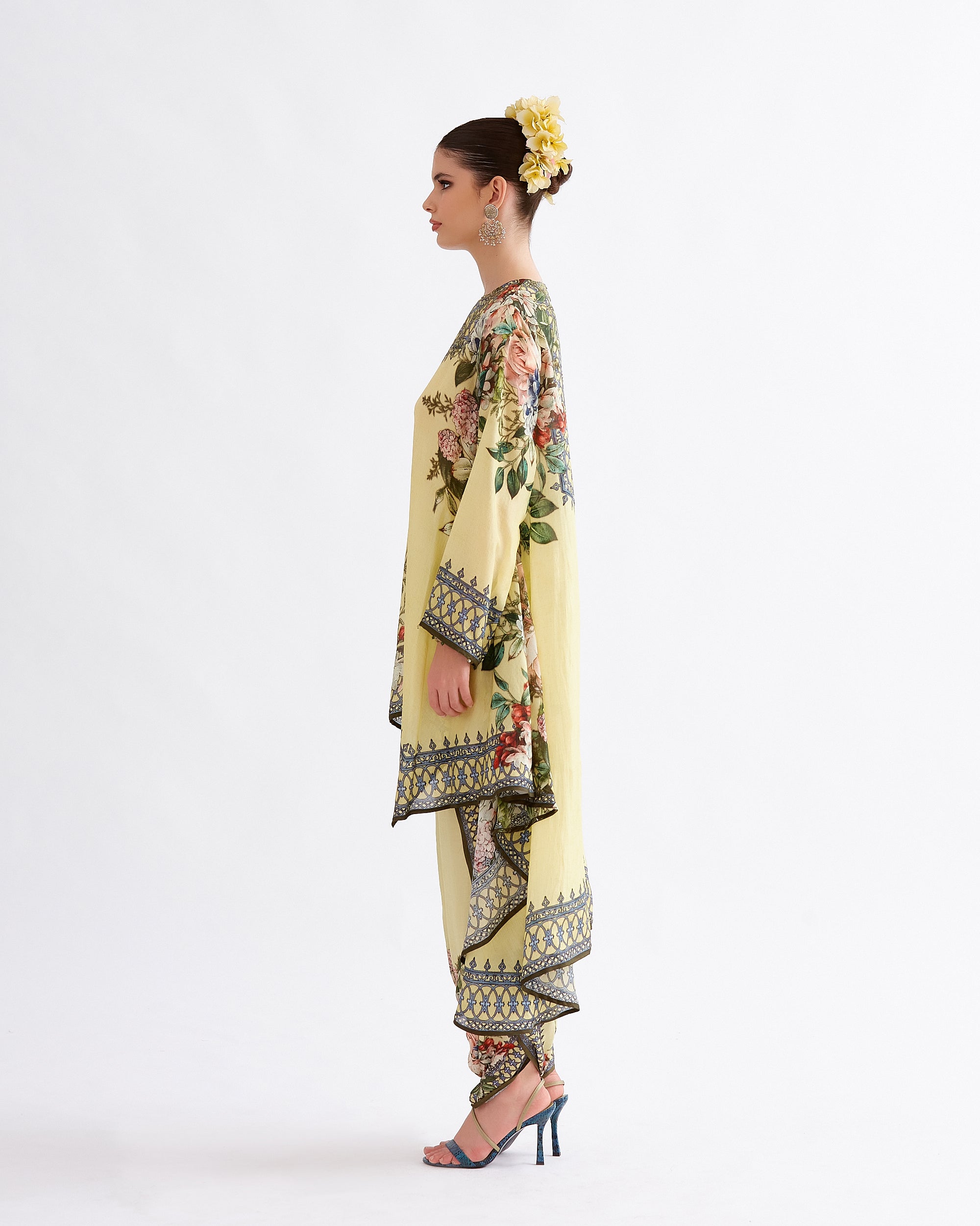 A Notting Hill Summer : Aafreen - Buttercup
