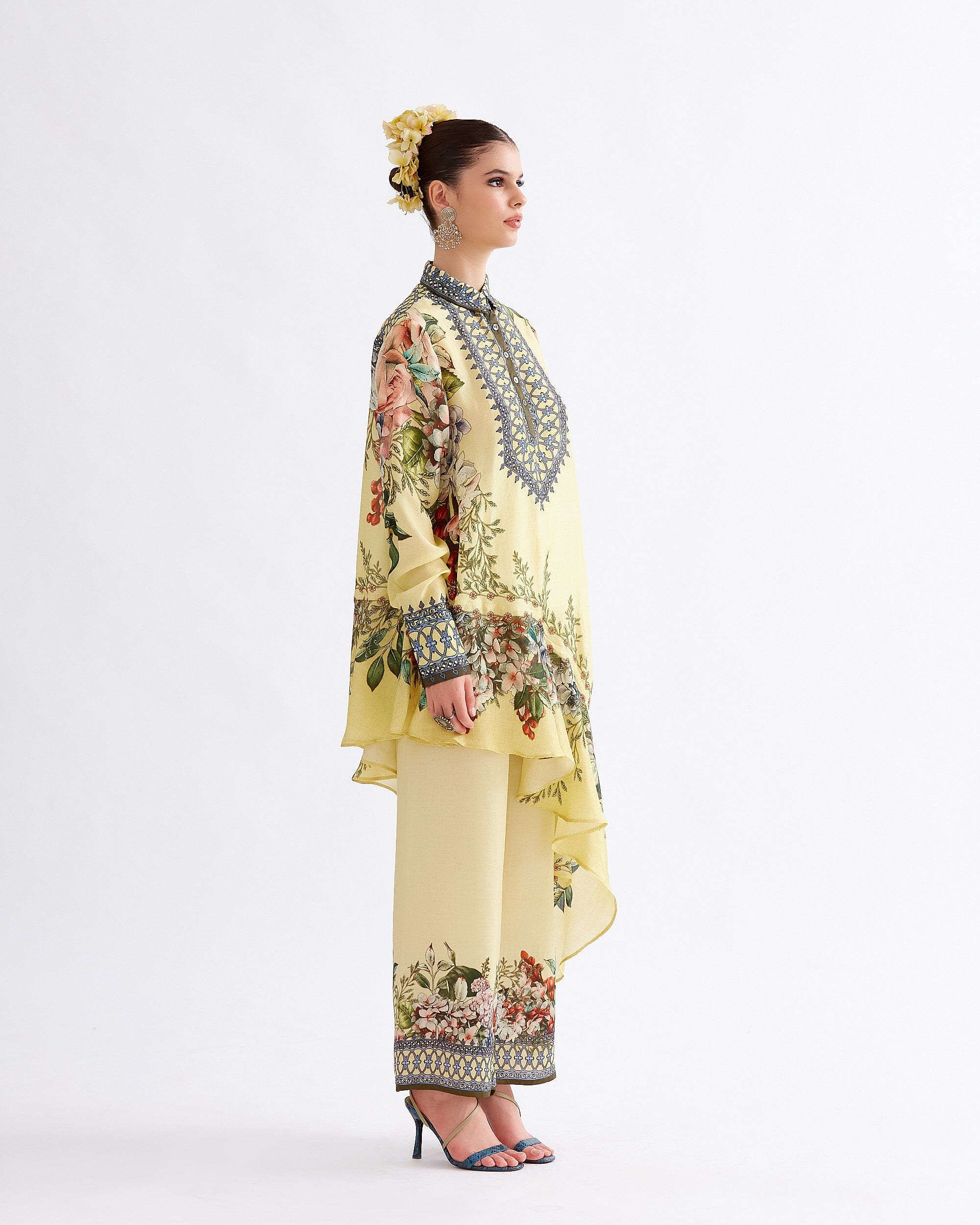 A Notting Hill Summer : Bijli - Butercup