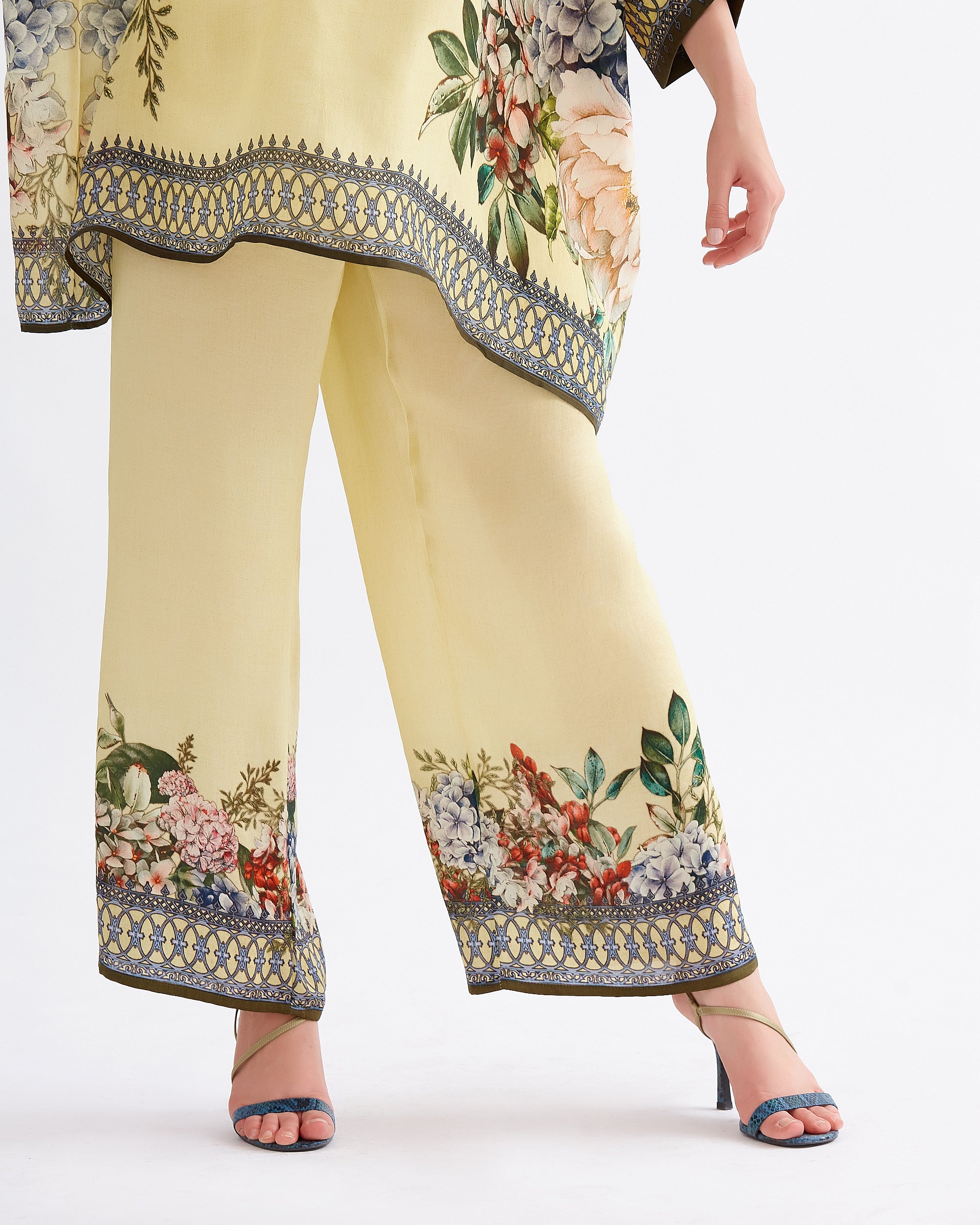 A Notting Hill Summer : Chanel - Buttercup