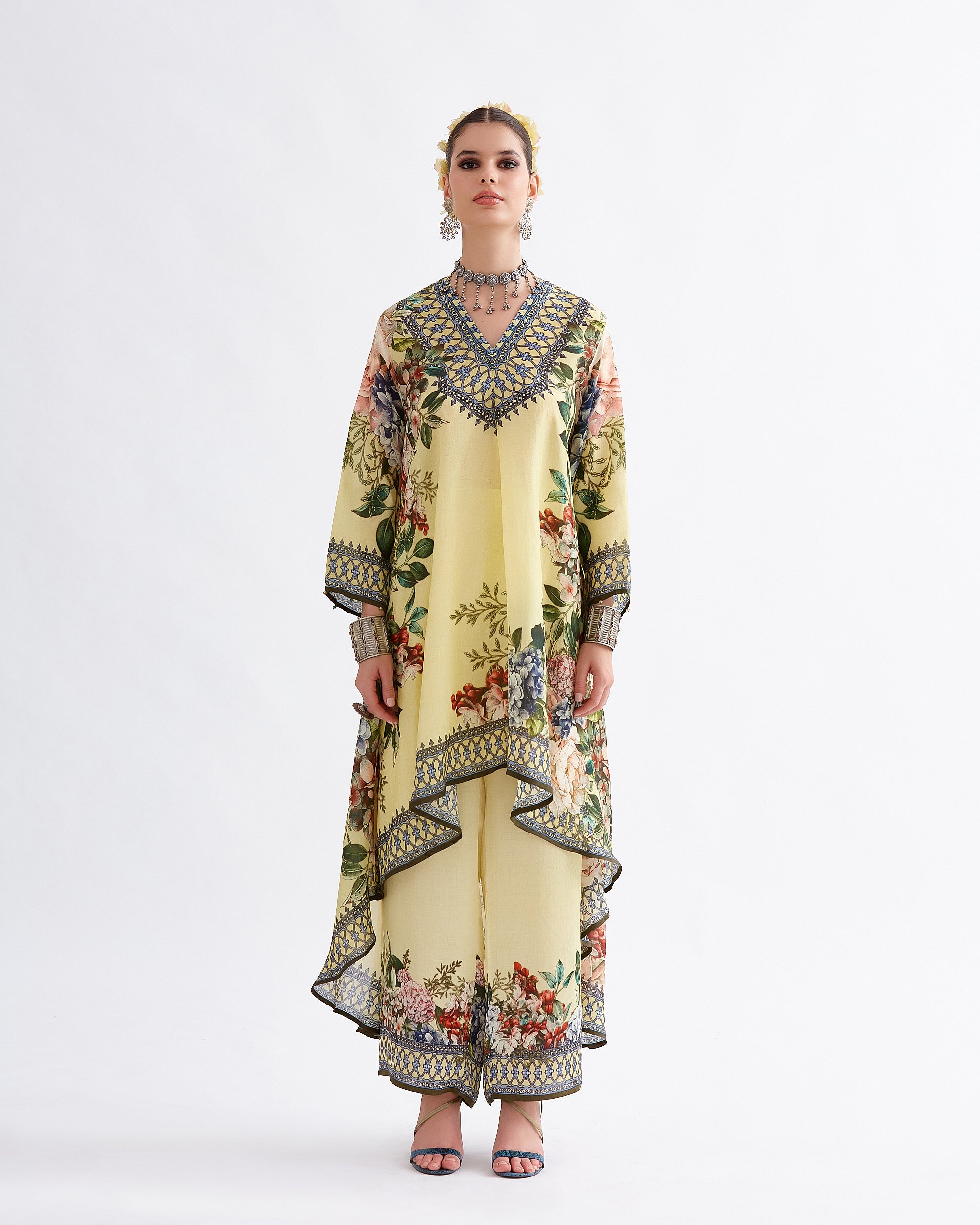 A Notting Hill Summer : Aarvi - Buttercup