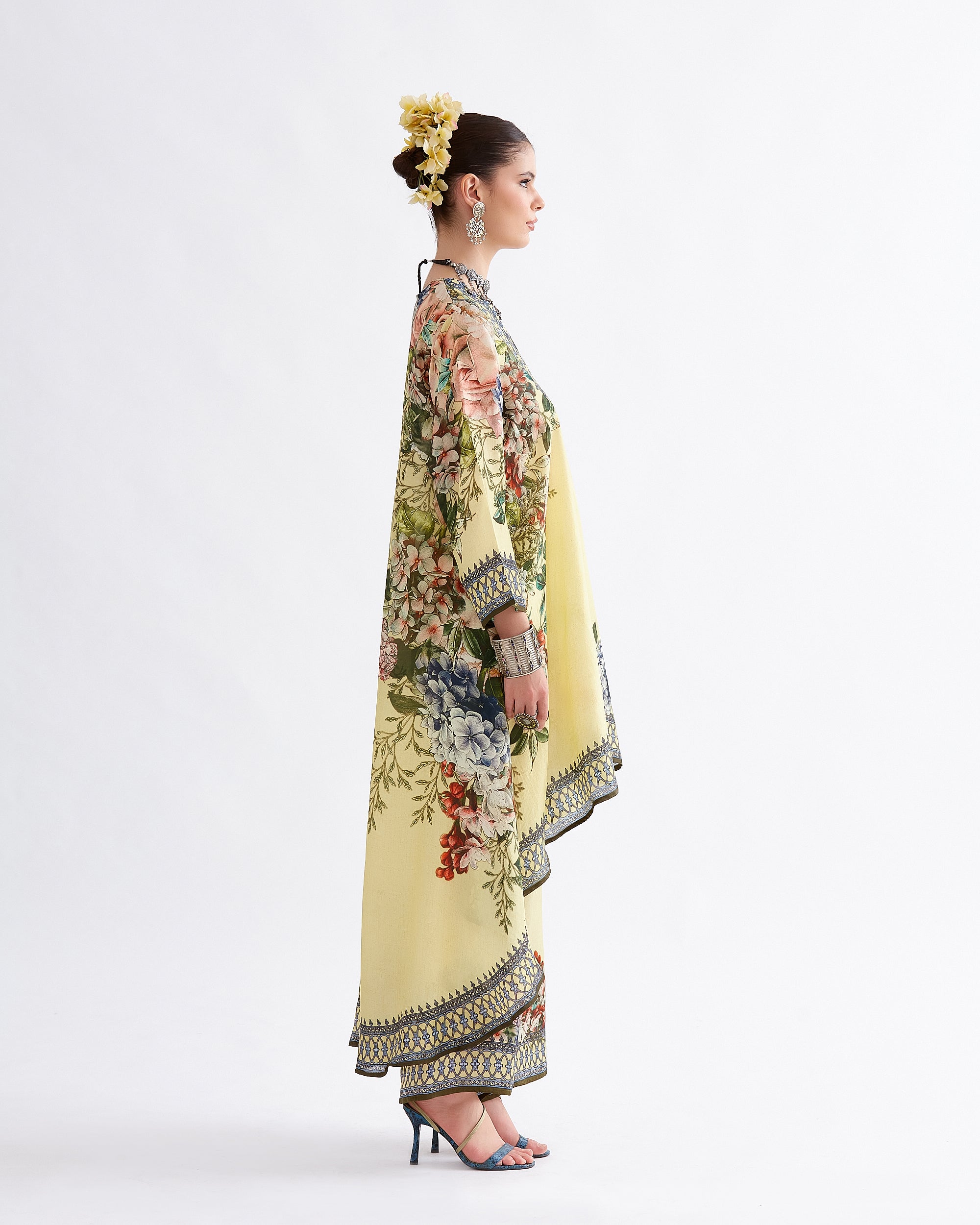 A Notting Hill Summer : Aarvi - Buttercup