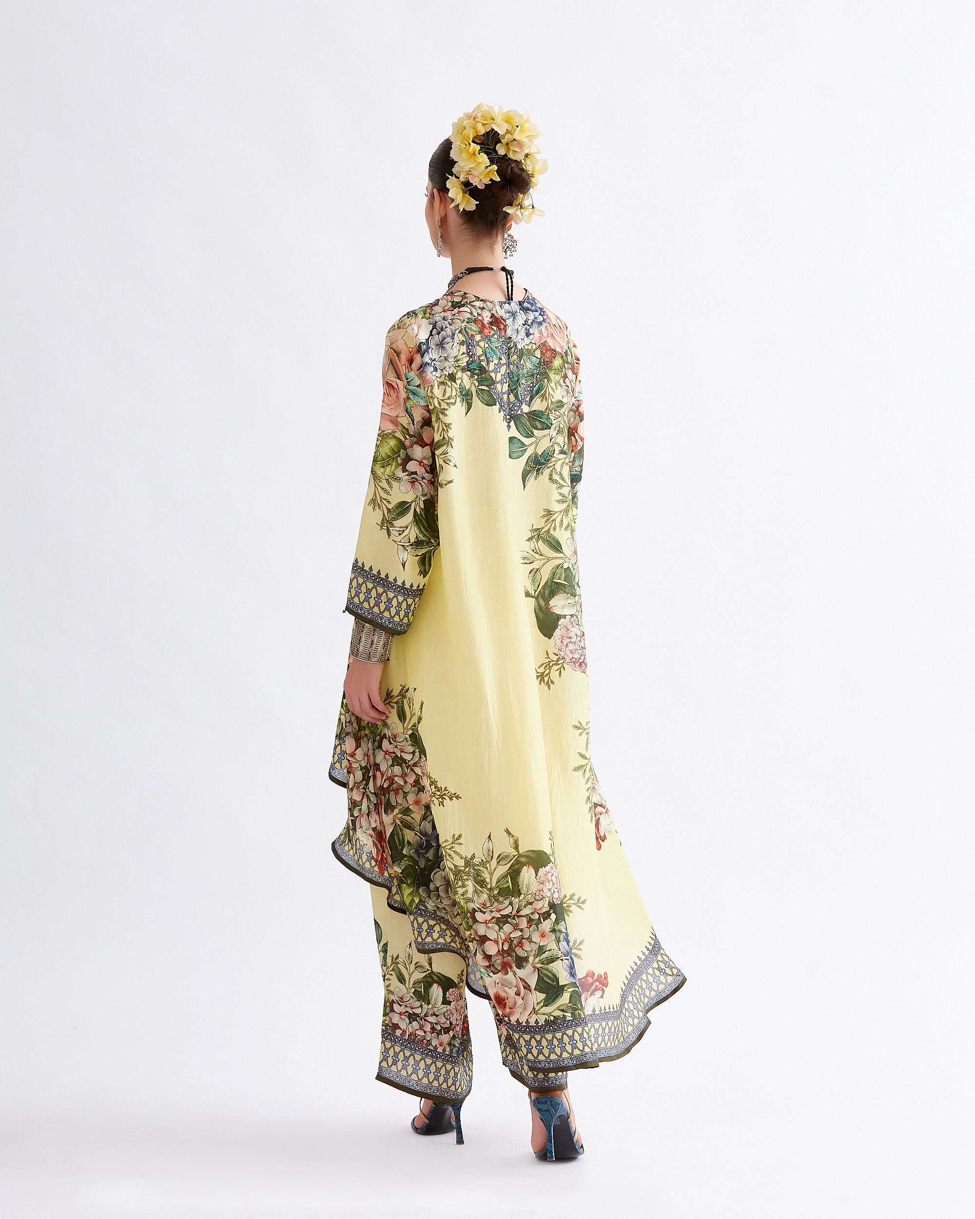 A Notting Hill Summer : Aarvi - Buttercup