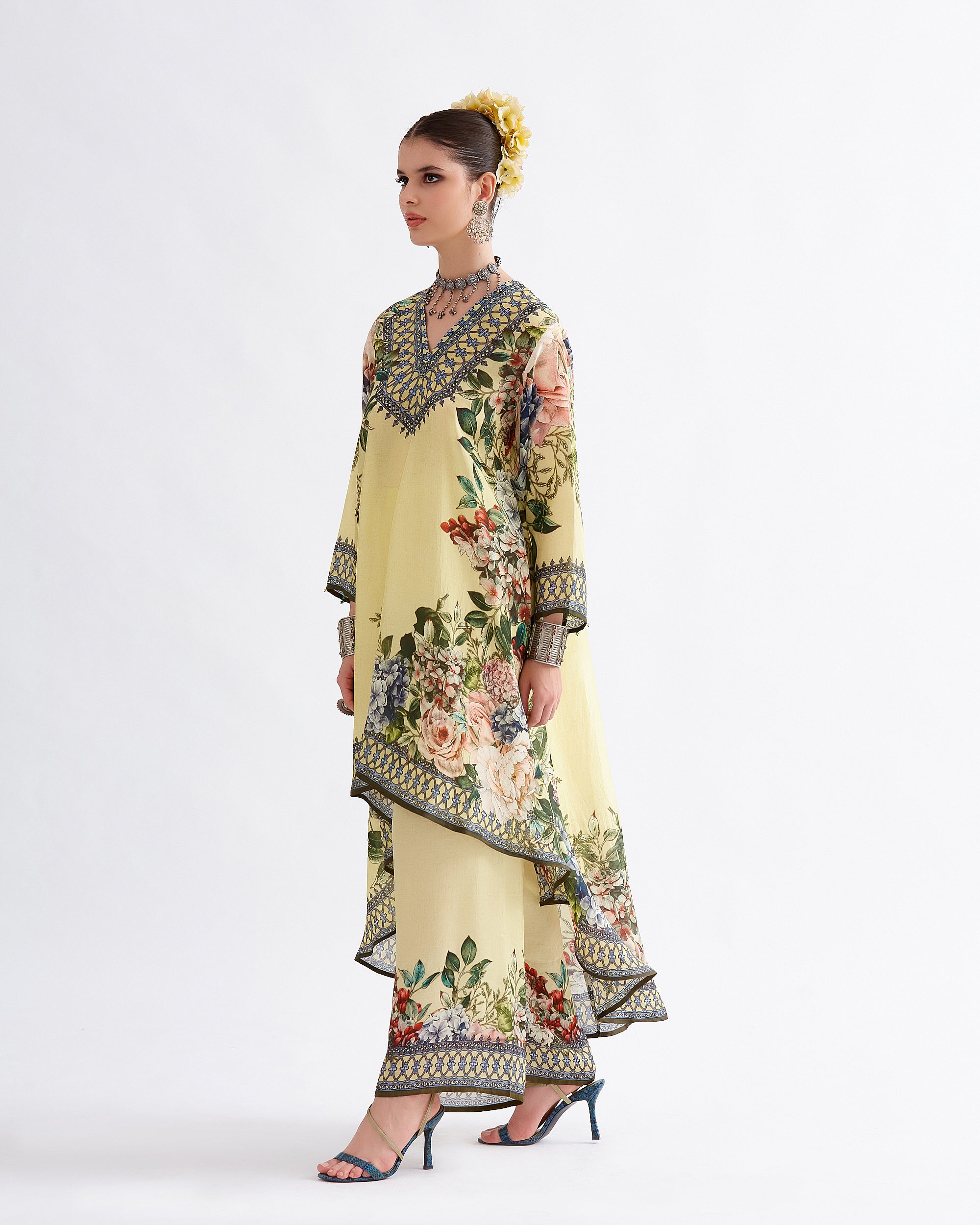 A Notting Hill Summer : Aarvi - Buttercup