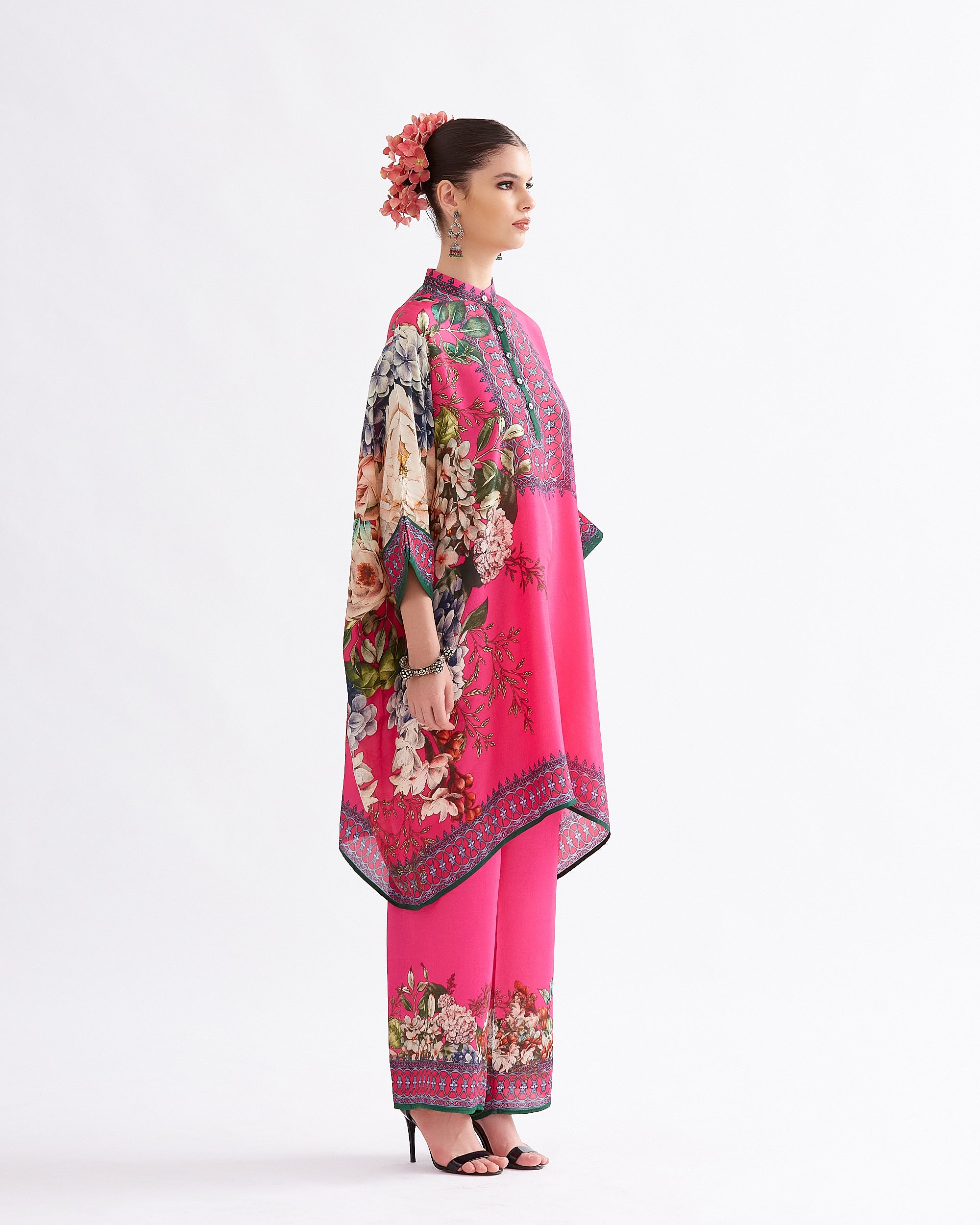 A Notting Hill Summer : Chanel 36" - Fuchsia