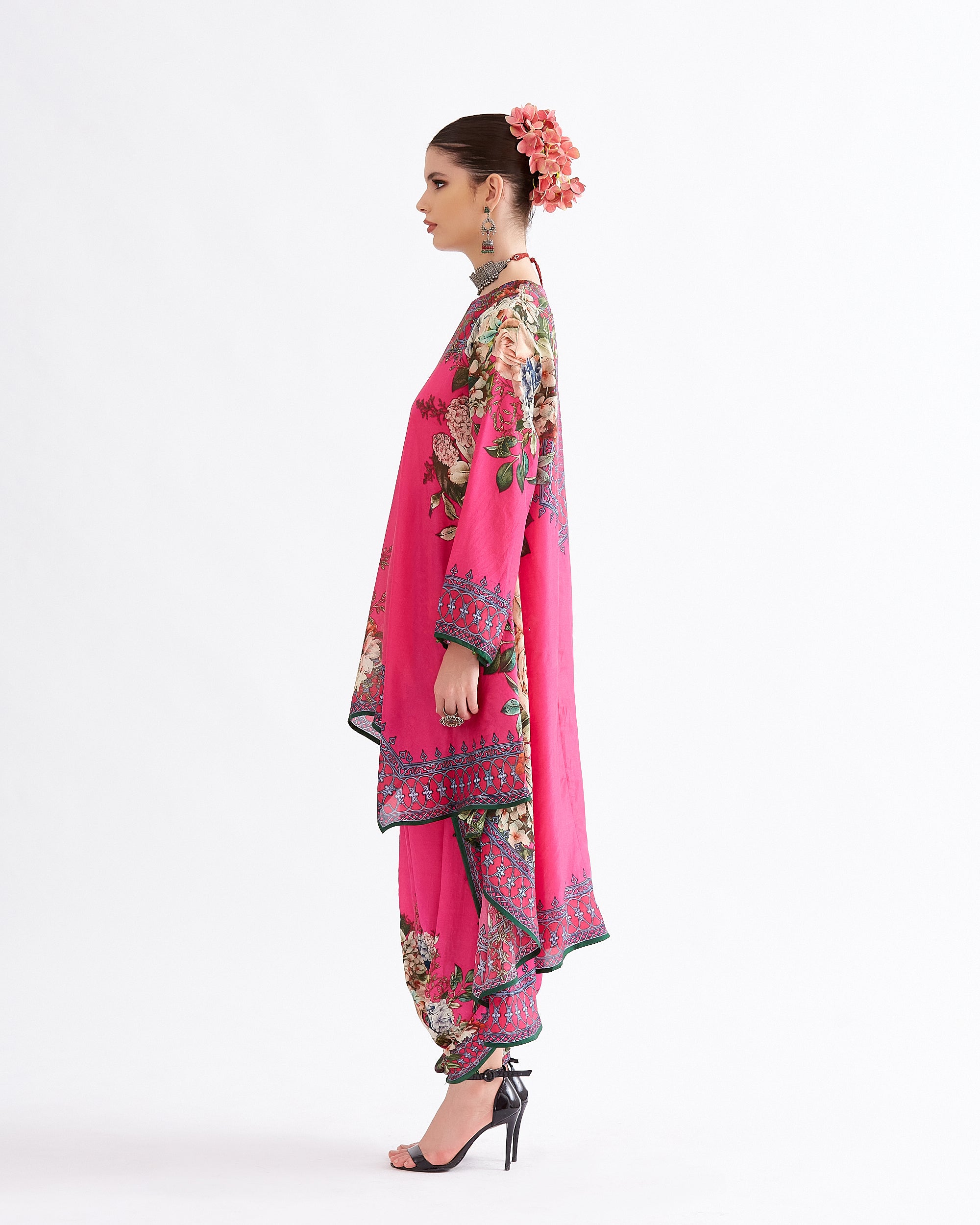A Notting Hill Summer : Aafreen - Fuchsia