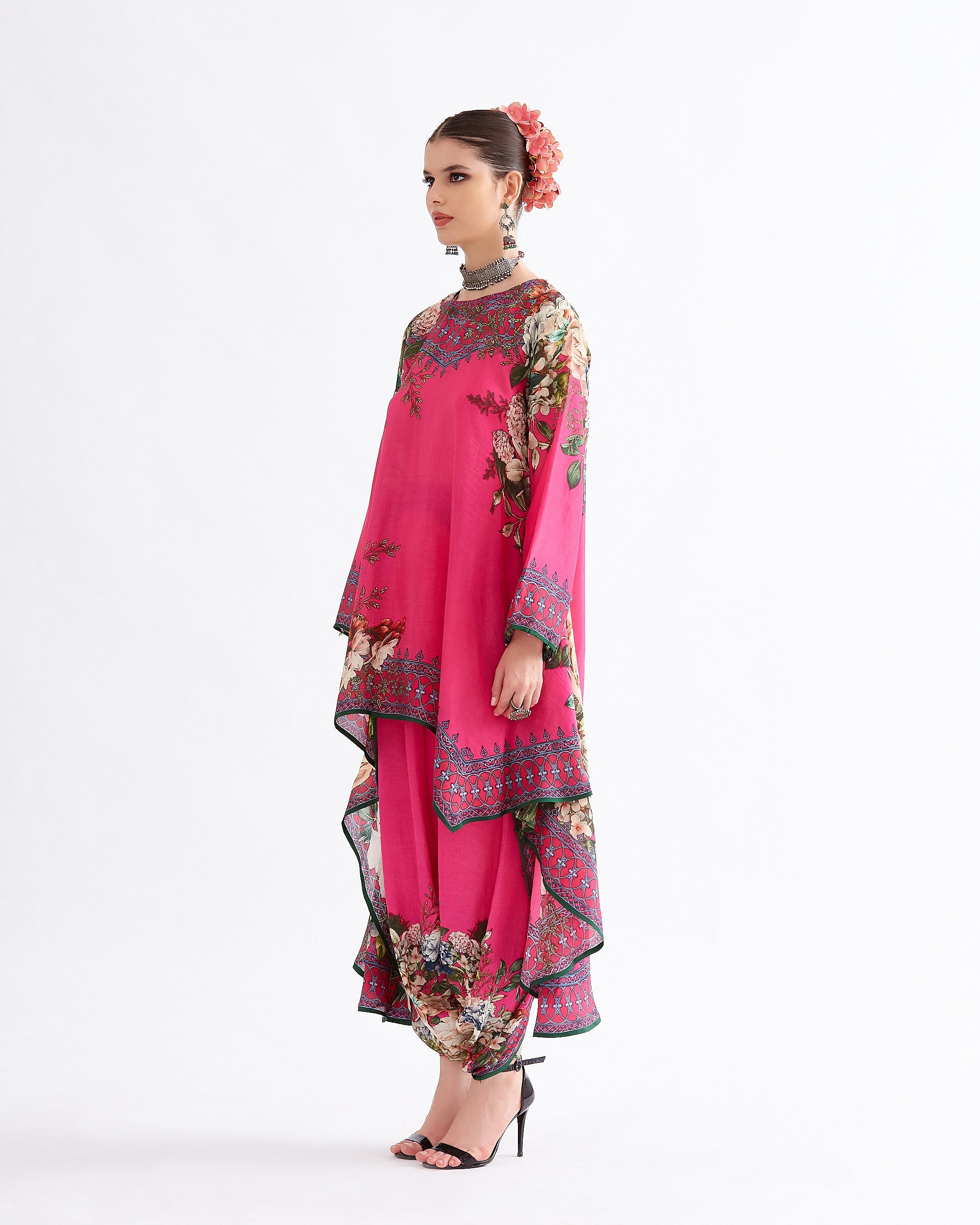 A Notting Hill Summer : Aafreen - Fuchsia
