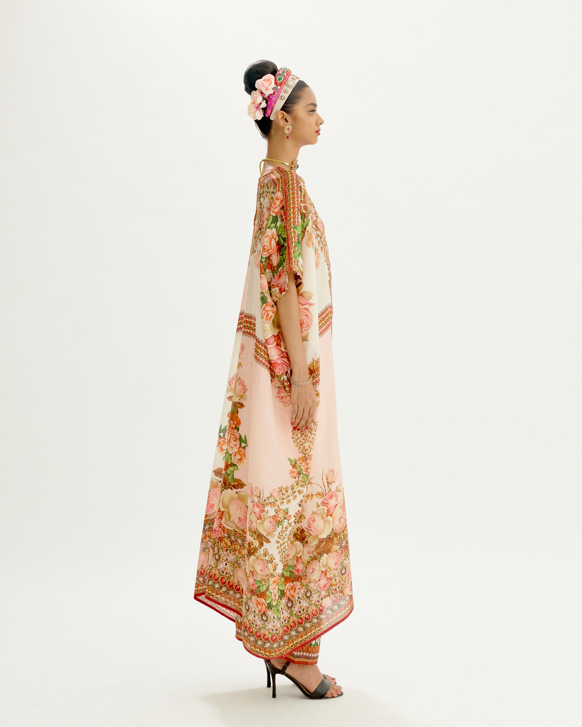 Pakeezah : Majida - White/Blush