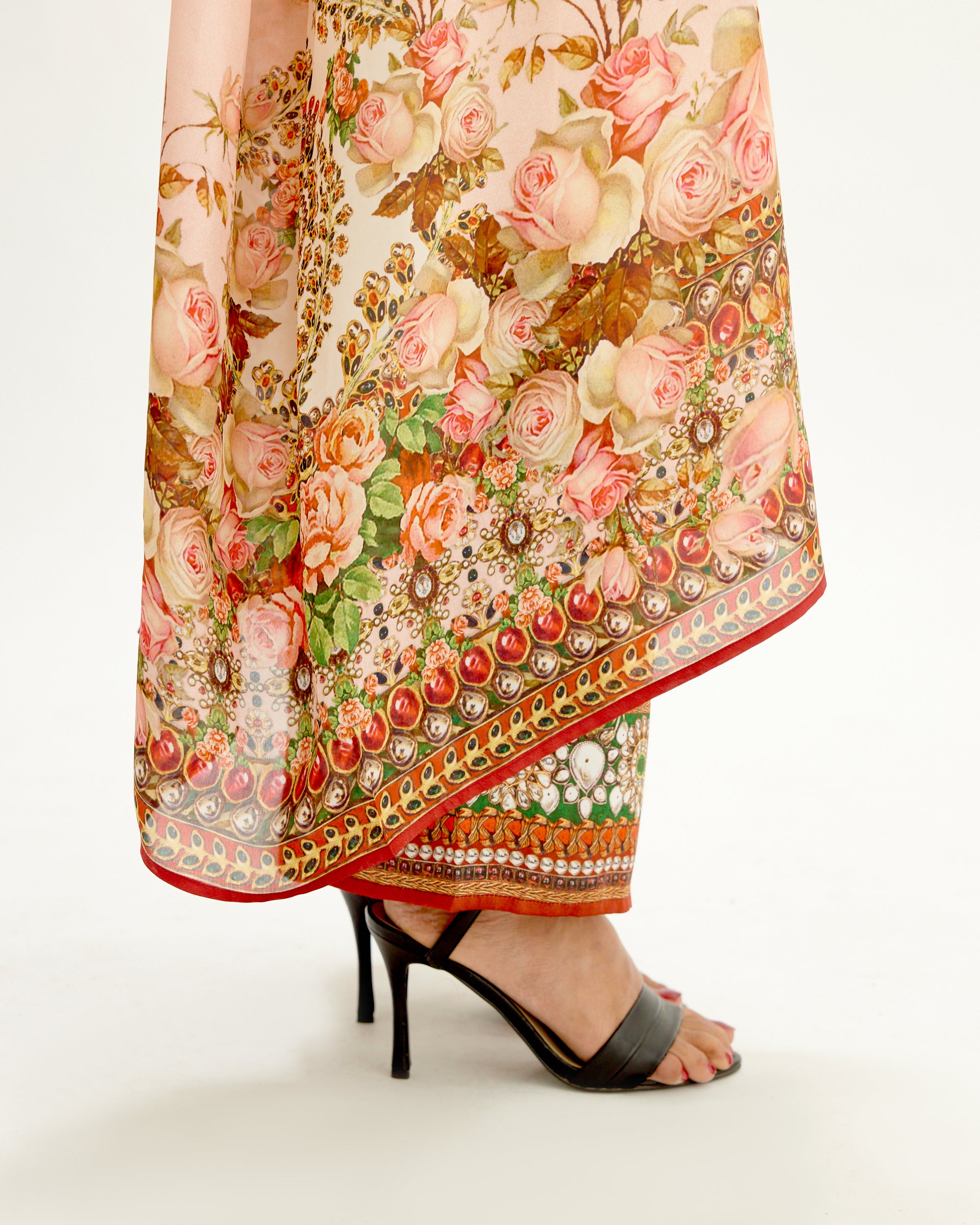 Pakeezah : Majida - White/Blush