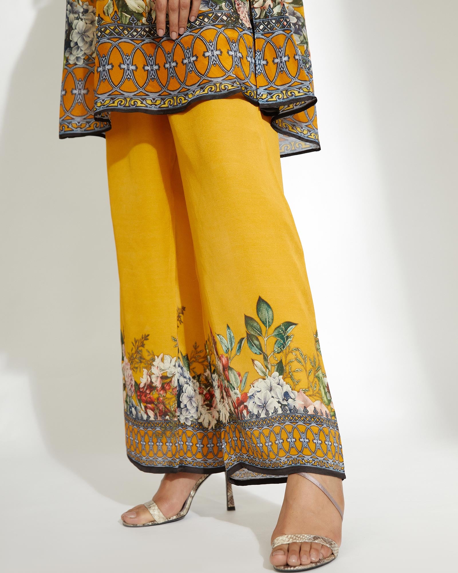 A Notting Hill Summer : Pankti - Mustard