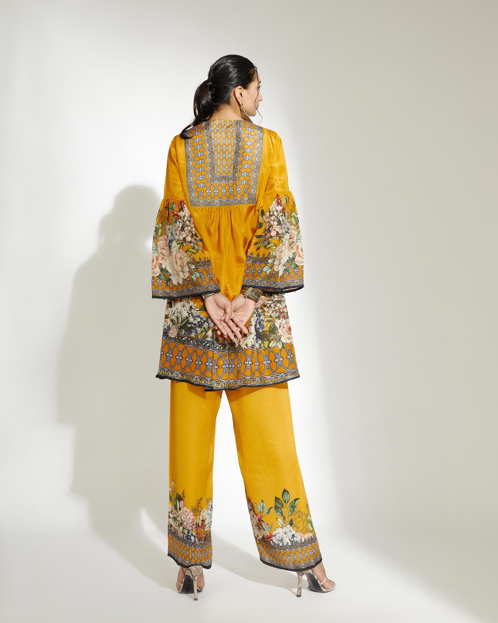 A Notting Hill Summer : Pankti - Mustard