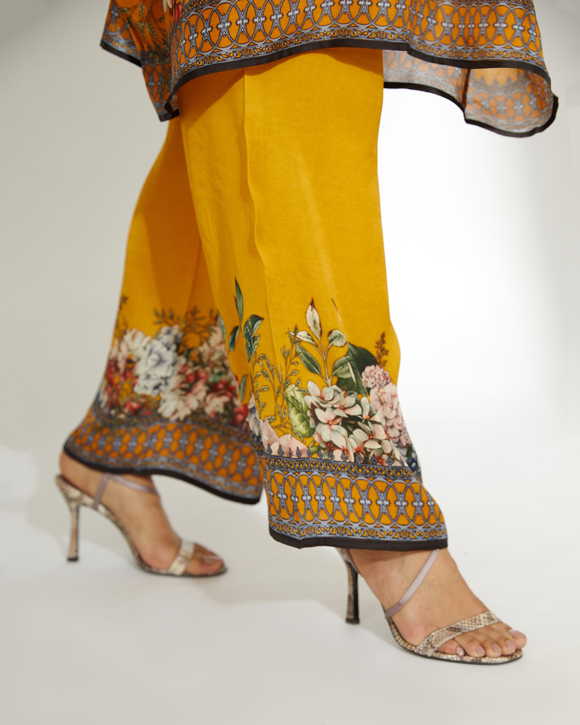 A Notting Hill Summer : Chanel 36" - Mustard