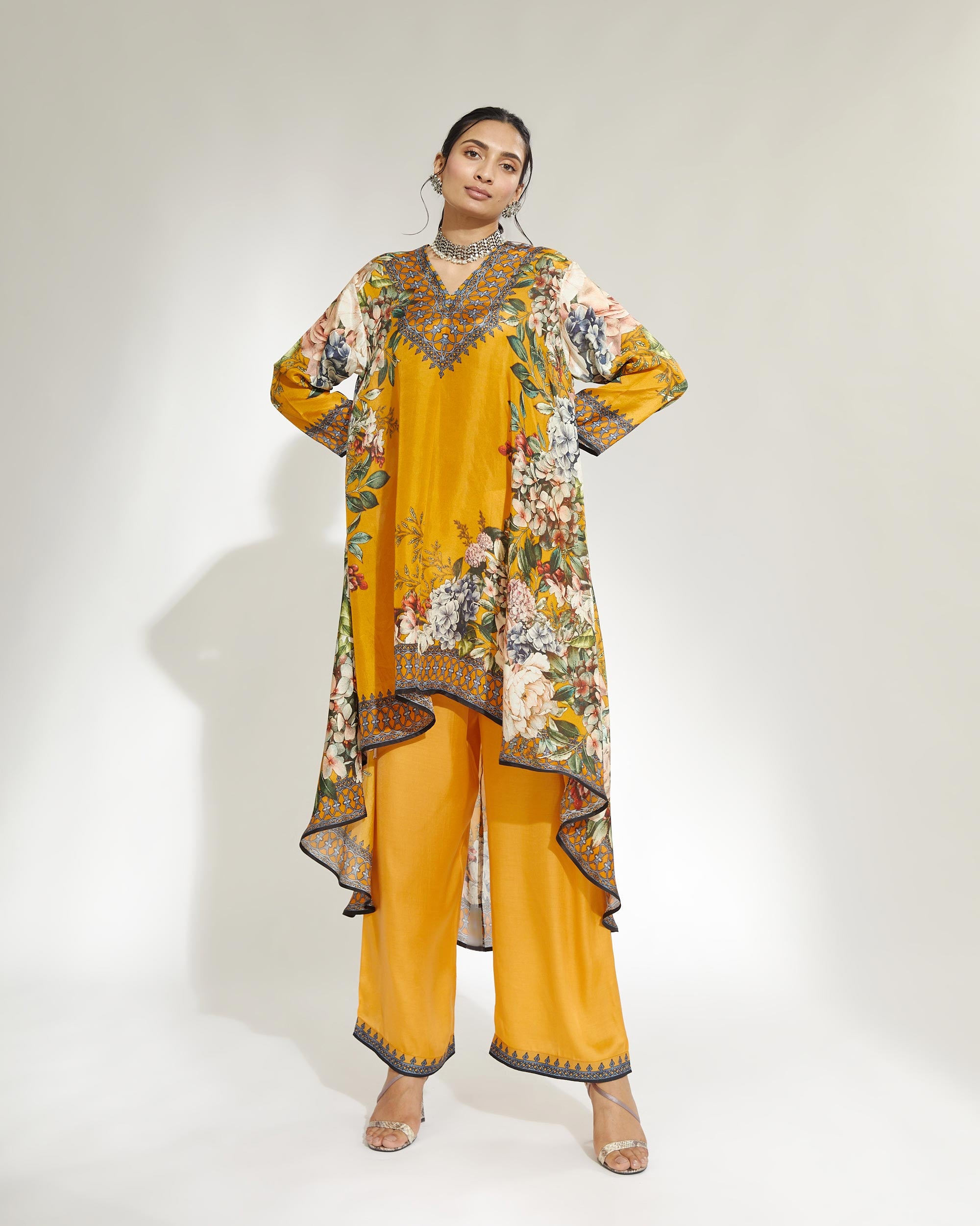 A Notting Hill Summer : Aarvi - Mustard