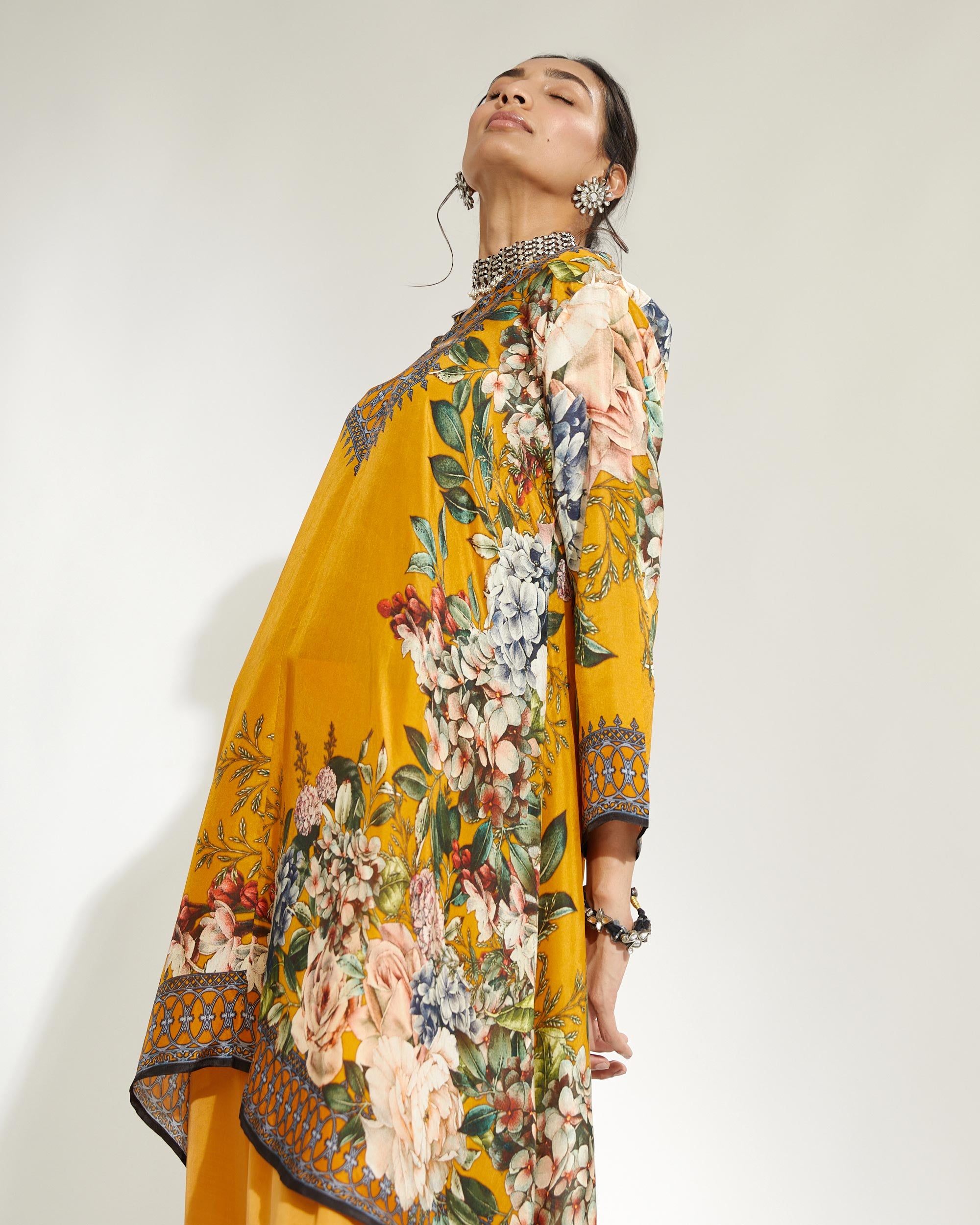 A Notting Hill Summer : Aarvi - Mustard