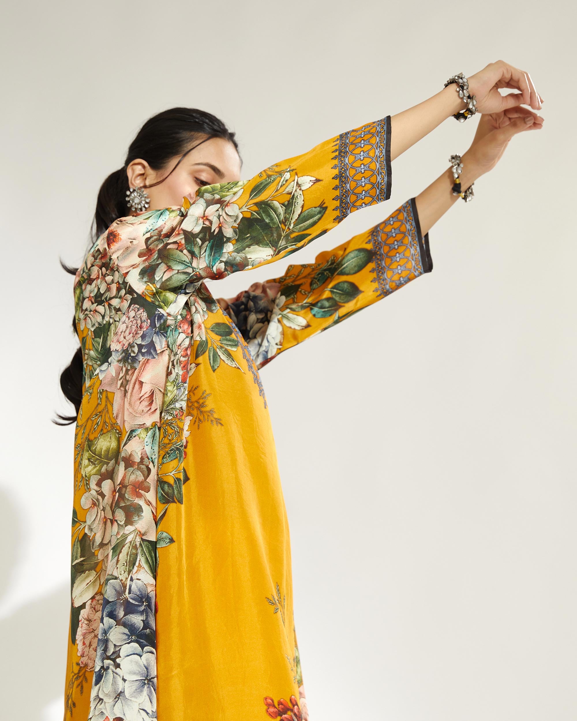 A Notting Hill Summer : Aarvi - Mustard