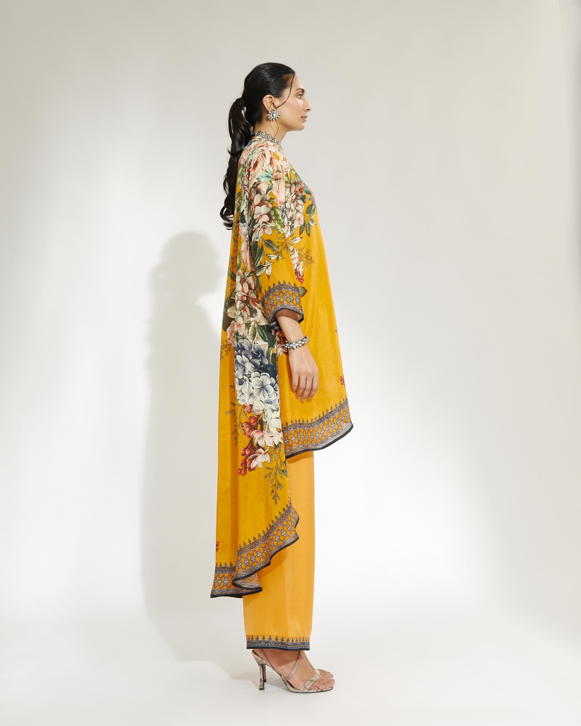 A Notting Hill Summer : Aarvi - Mustard
