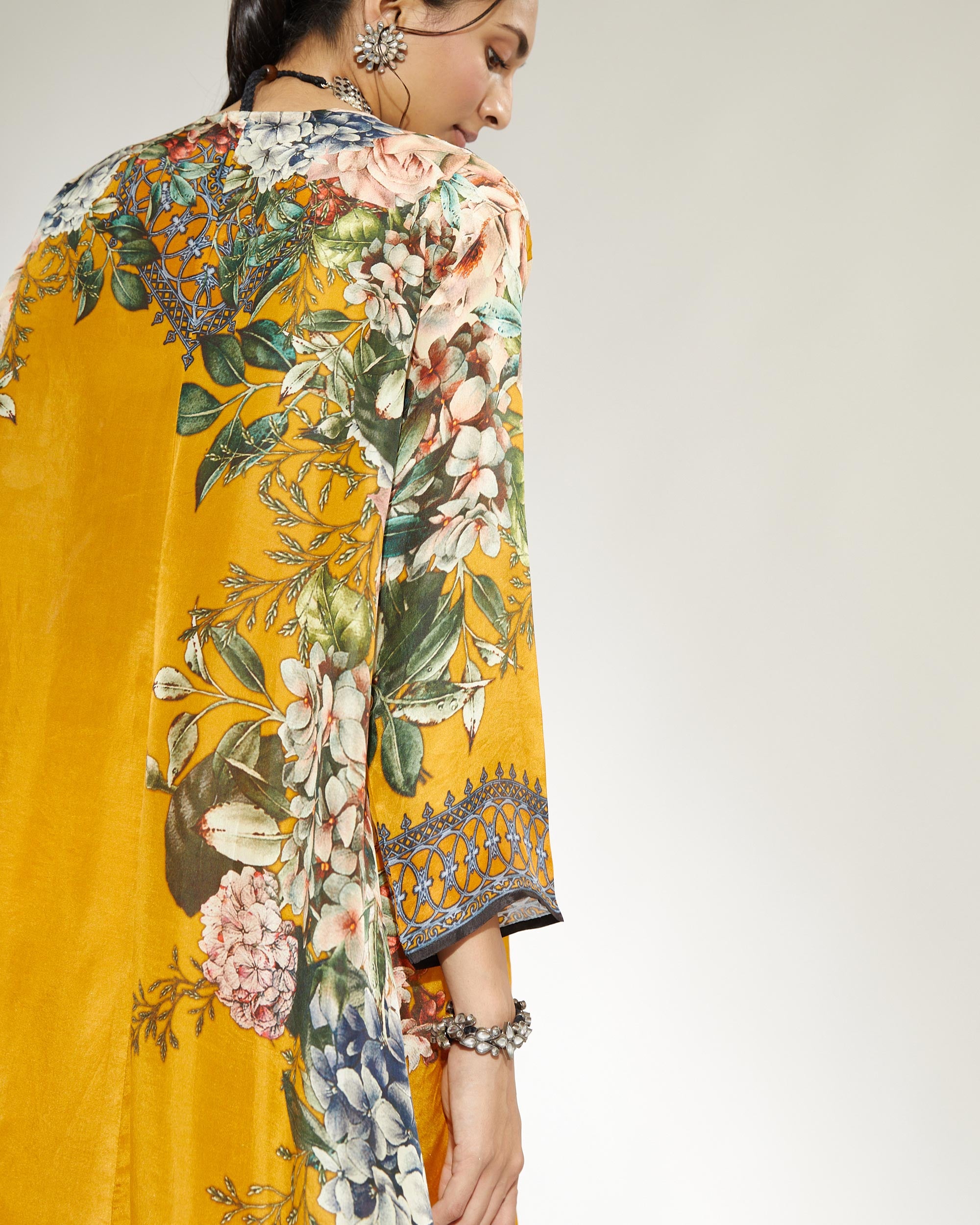 A Notting Hill Summer : Aarvi - Mustard