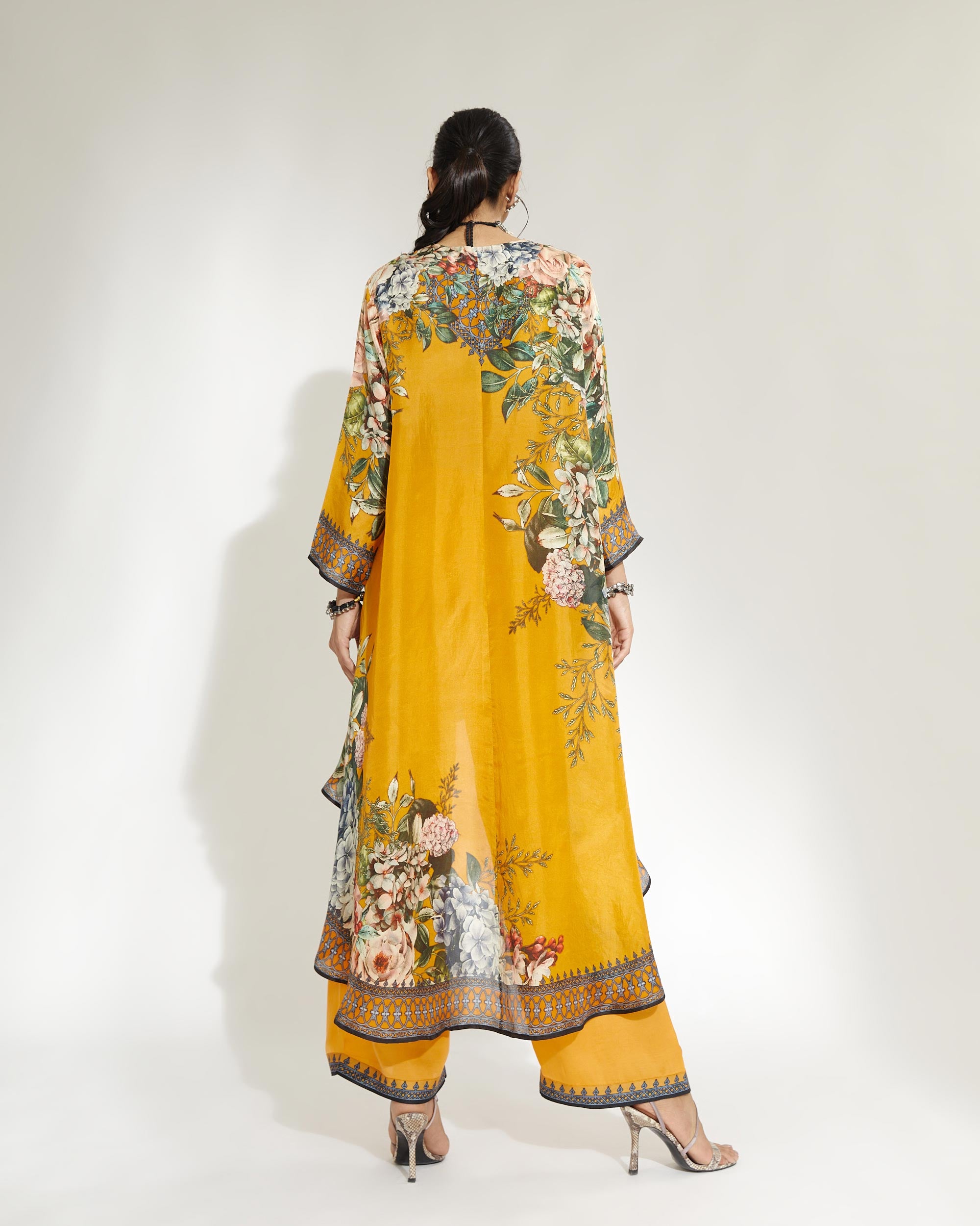 A Notting Hill Summer : Aarvi - Mustard