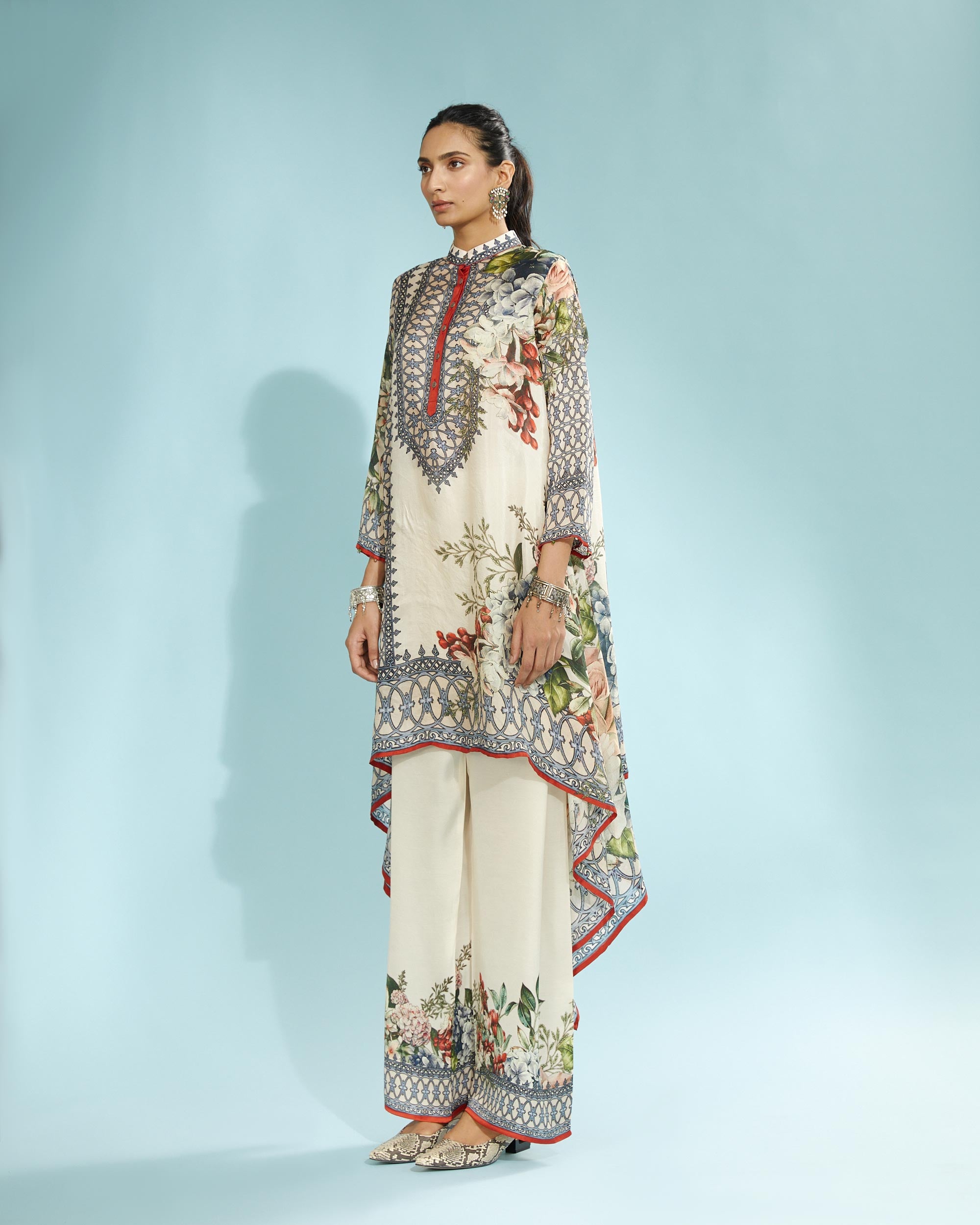 A Notting Hill Summer : Navya - Beige
