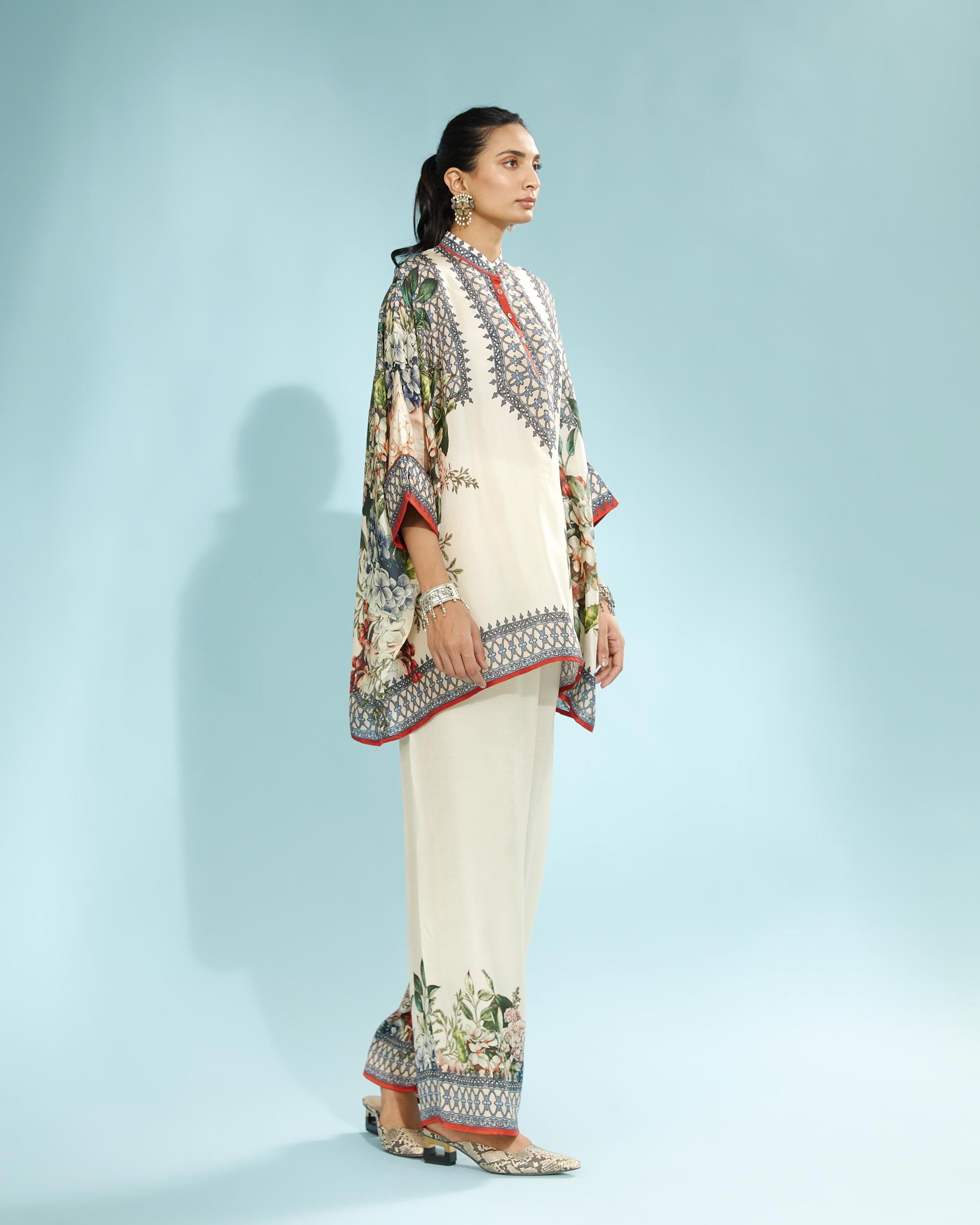 A Notting Hill Summer : Chanel - Beige