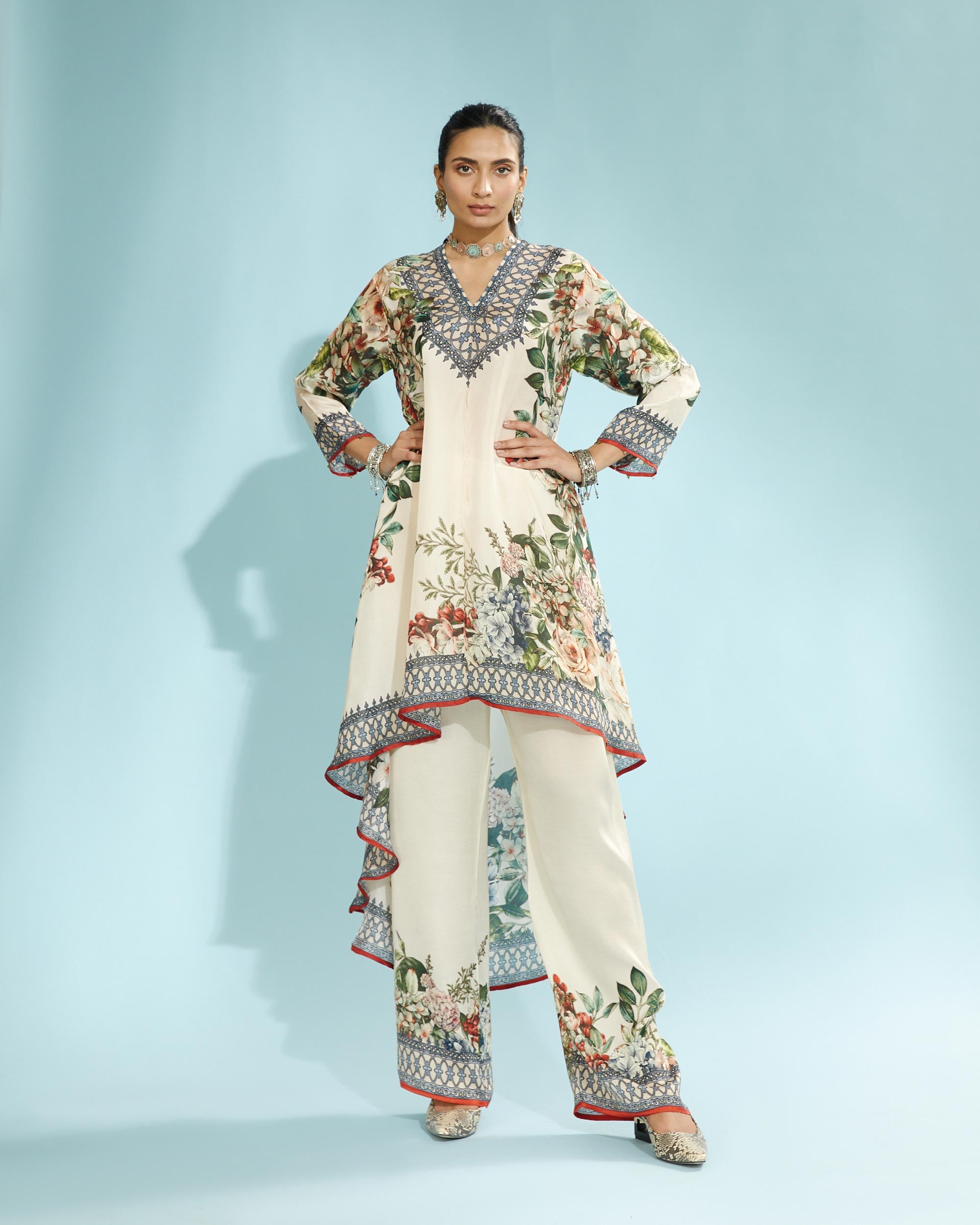 A Notting Hill Summer : Aarvi - Beige