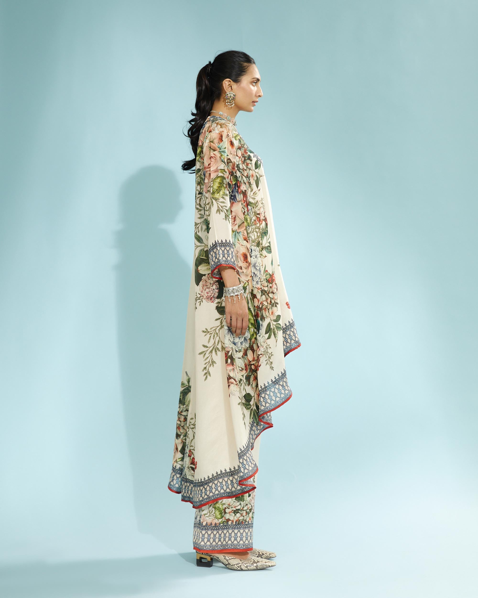 A Notting Hill Summer : Aarvi - Beige