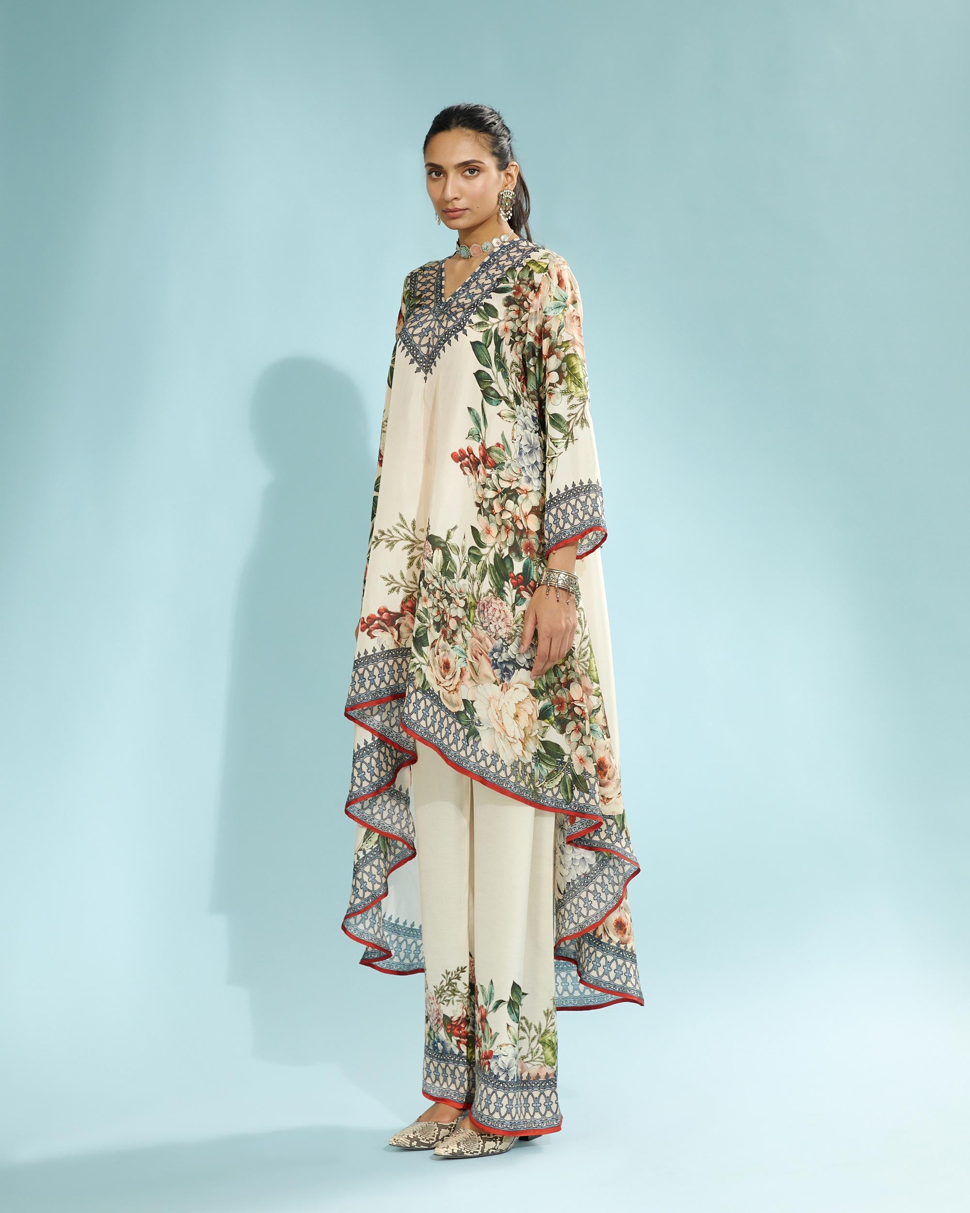 A Notting Hill Summer : Aarvi - Beige