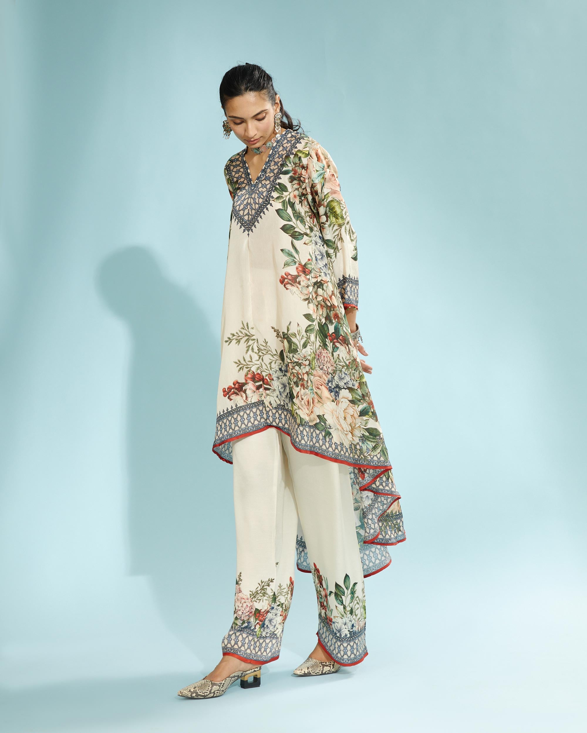 A Notting Hill Summer : Aarvi - Beige