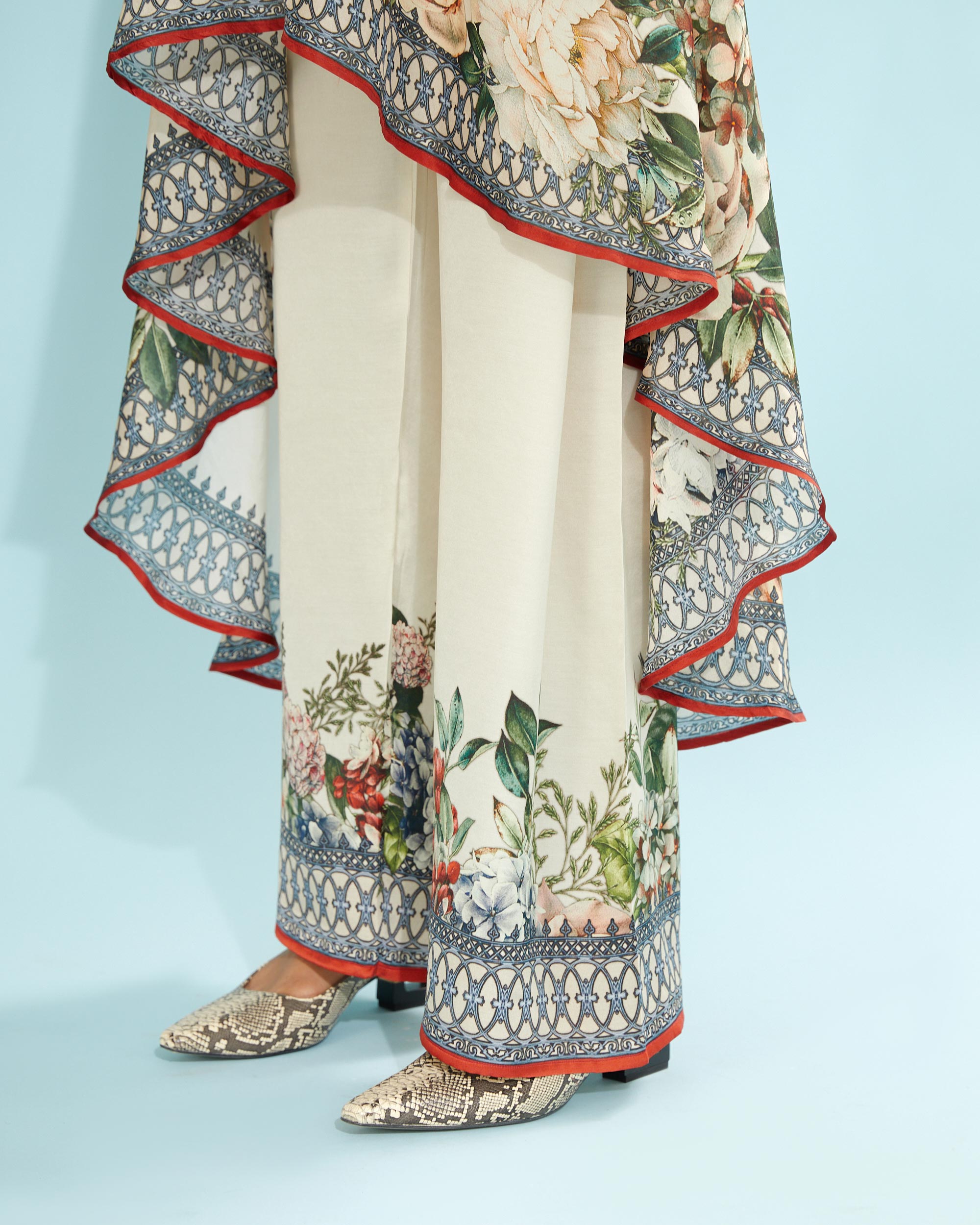A Notting Hill Summer : Aarvi - Beige