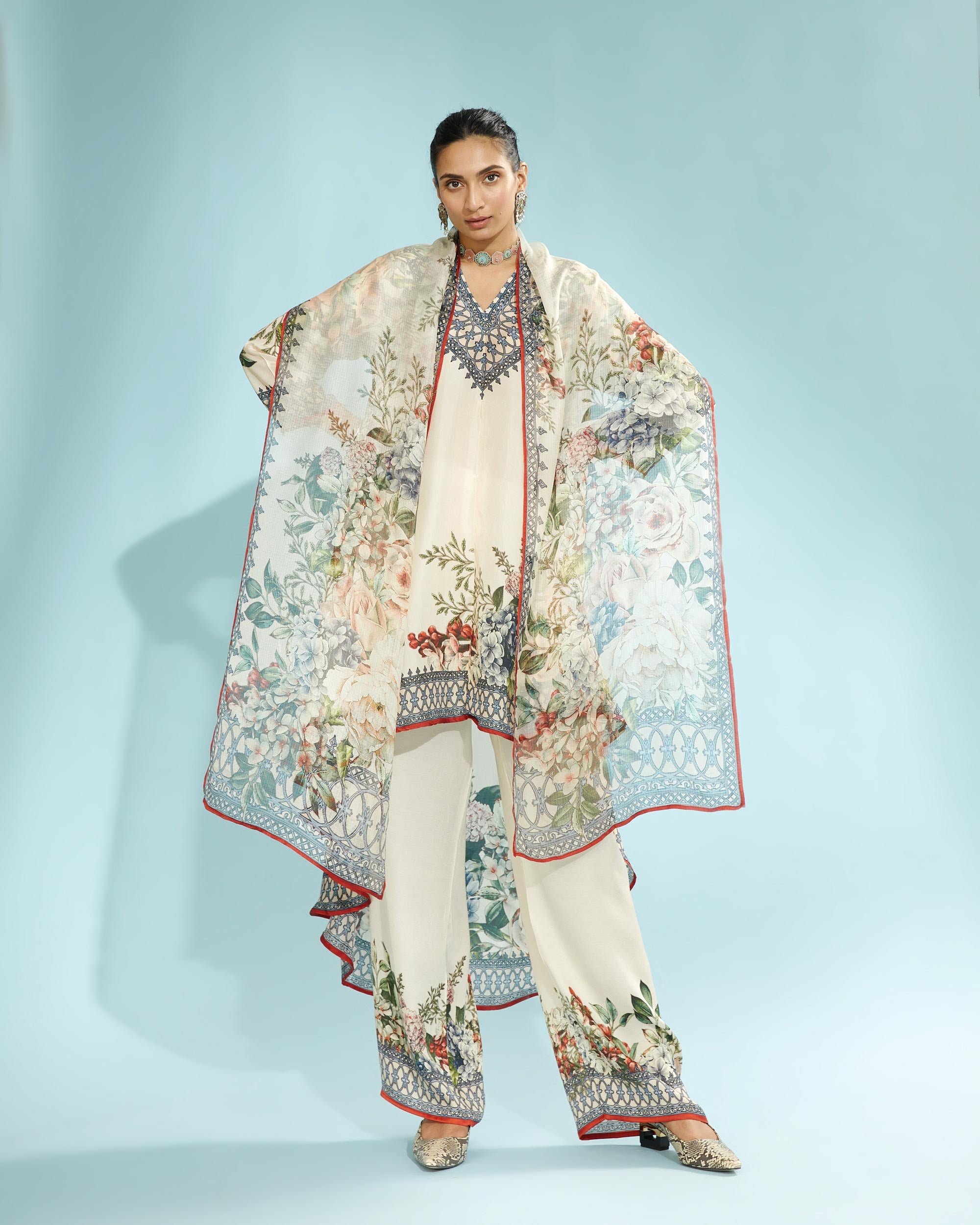 A Notting Hill Summer : Aarvi - Beige