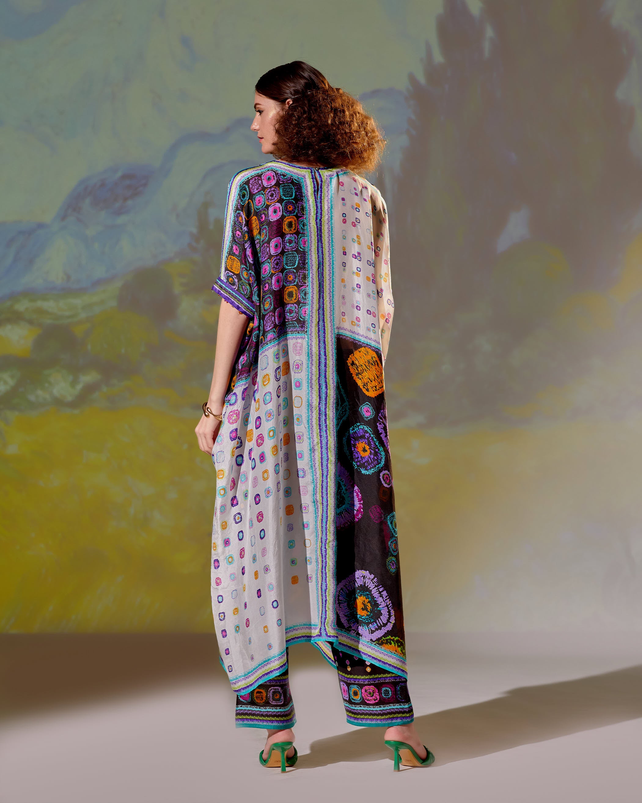 Loving Vincent Iris : Majida - Ivory/Black