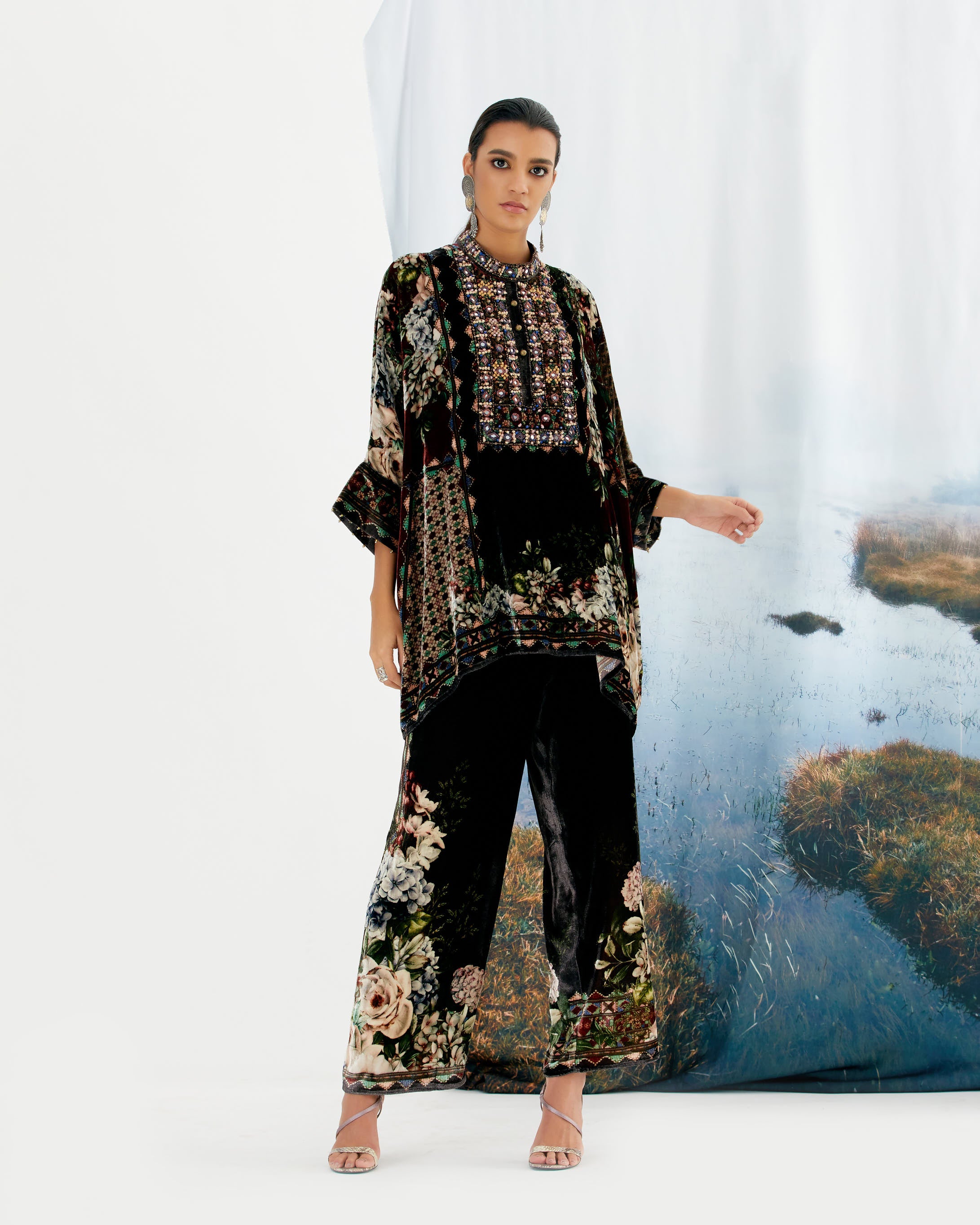 Notting Hill : Chanel - Black