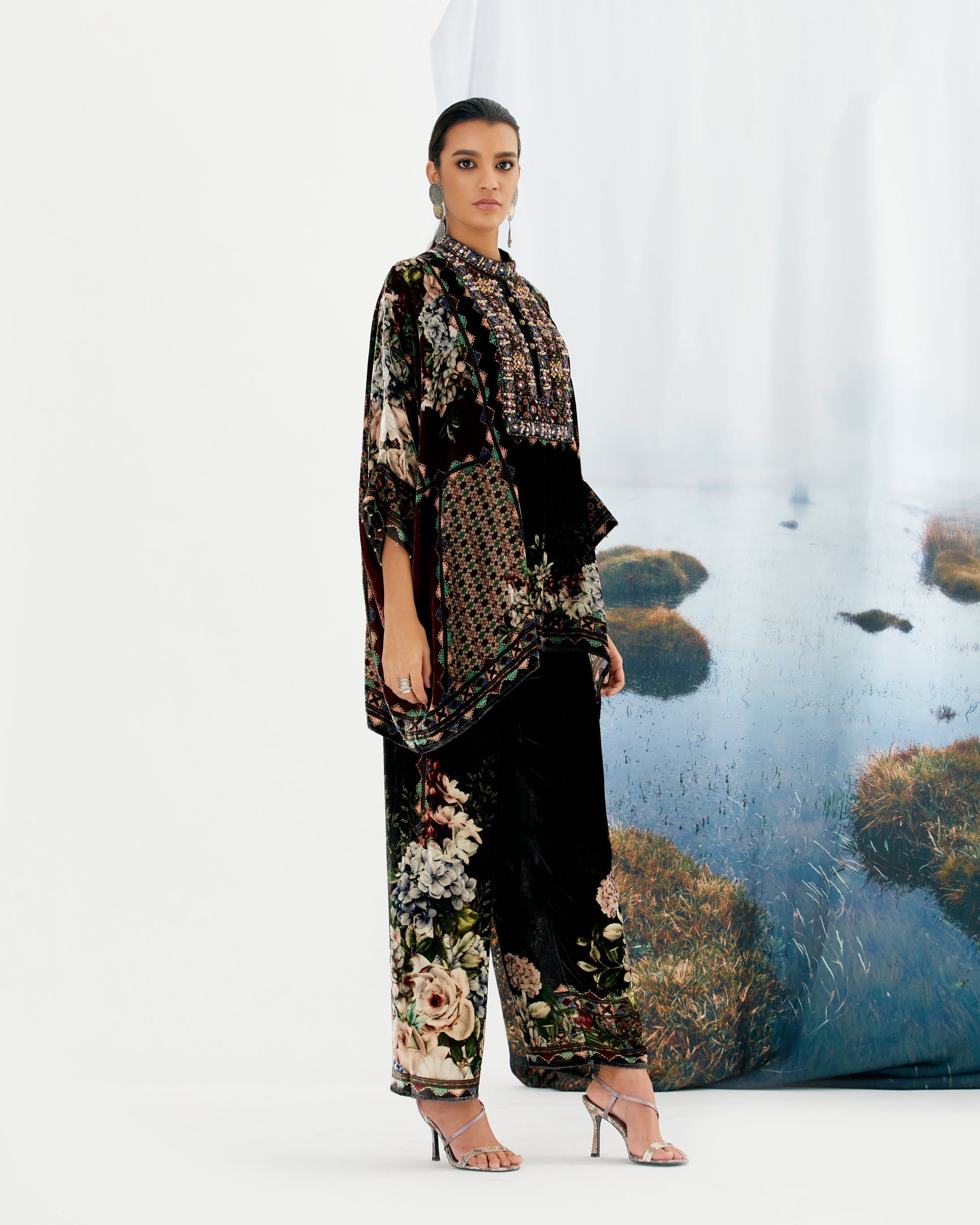 Notting Hill : Chanel - Black