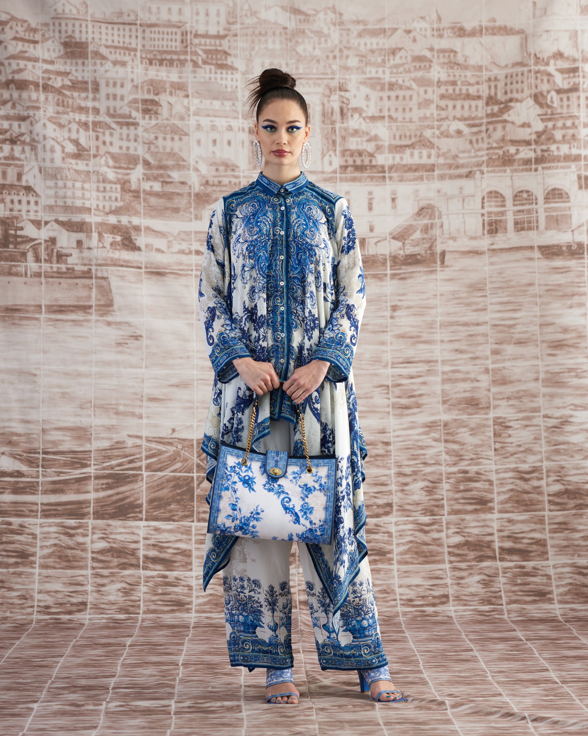 Love in Portofino (Portugal) : Shibani - Blue/White