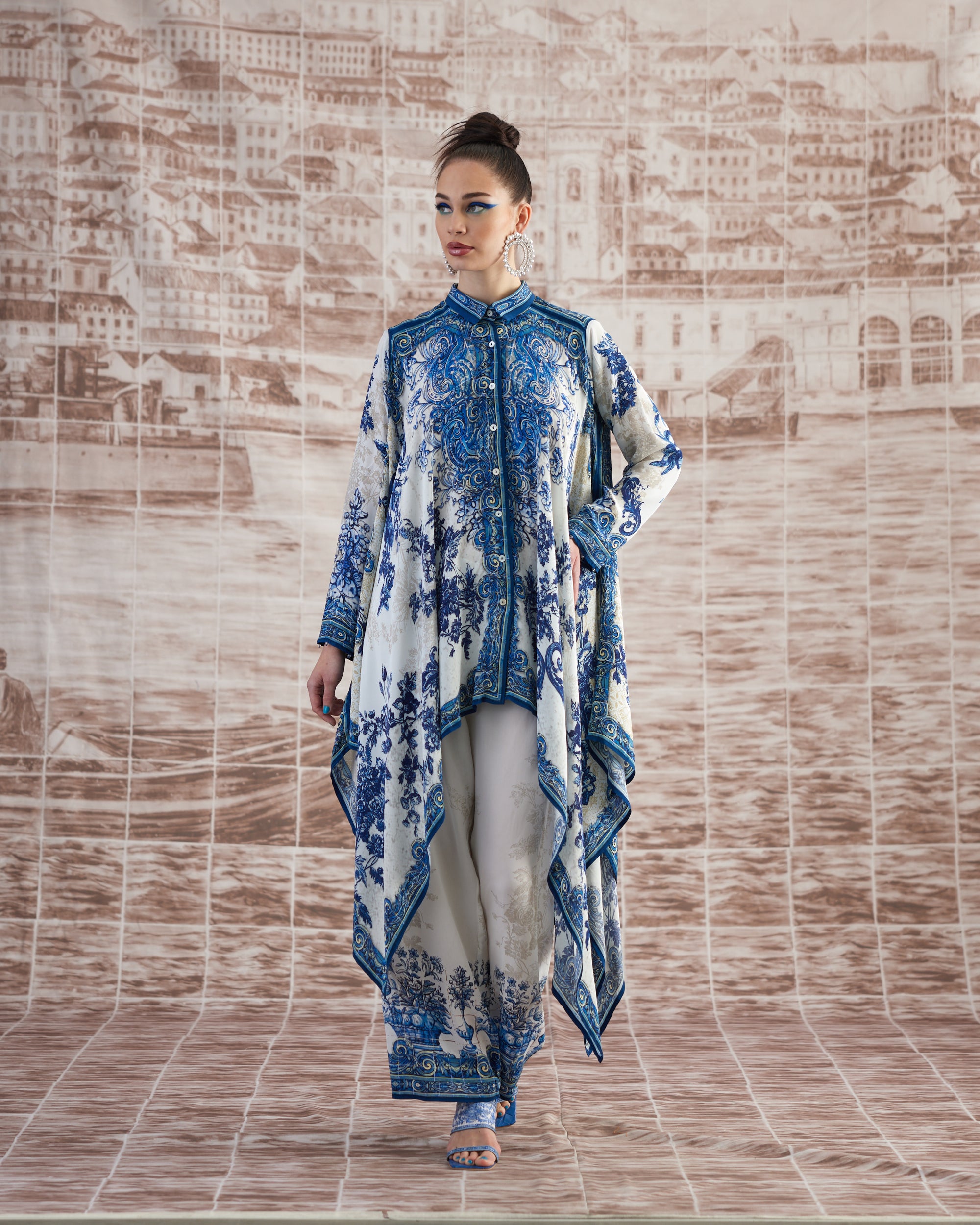 Love in Portofino (Portugal) : Shibani - Blue/White