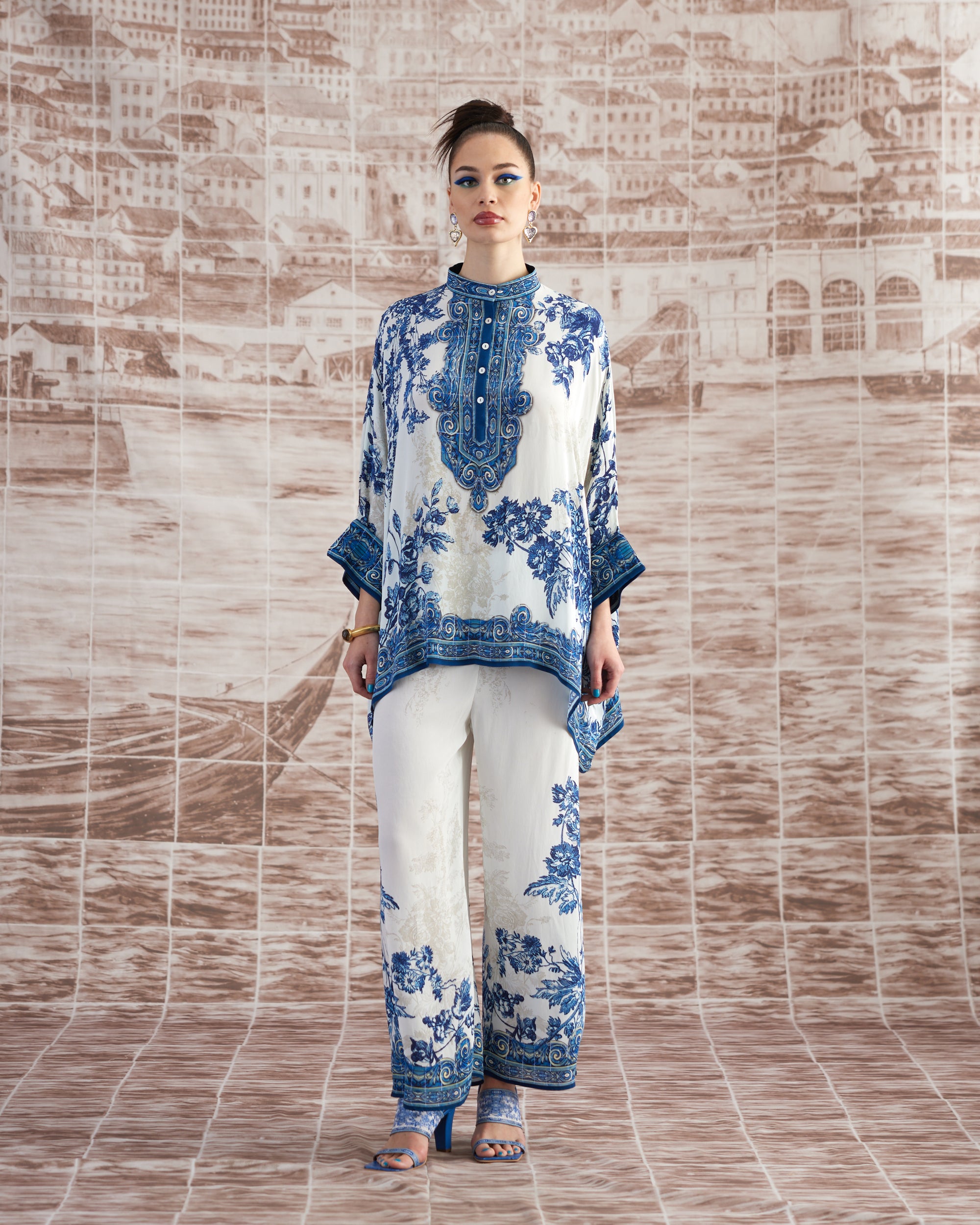 Love in Portofino (Portugal) : Chanel - White/Blue