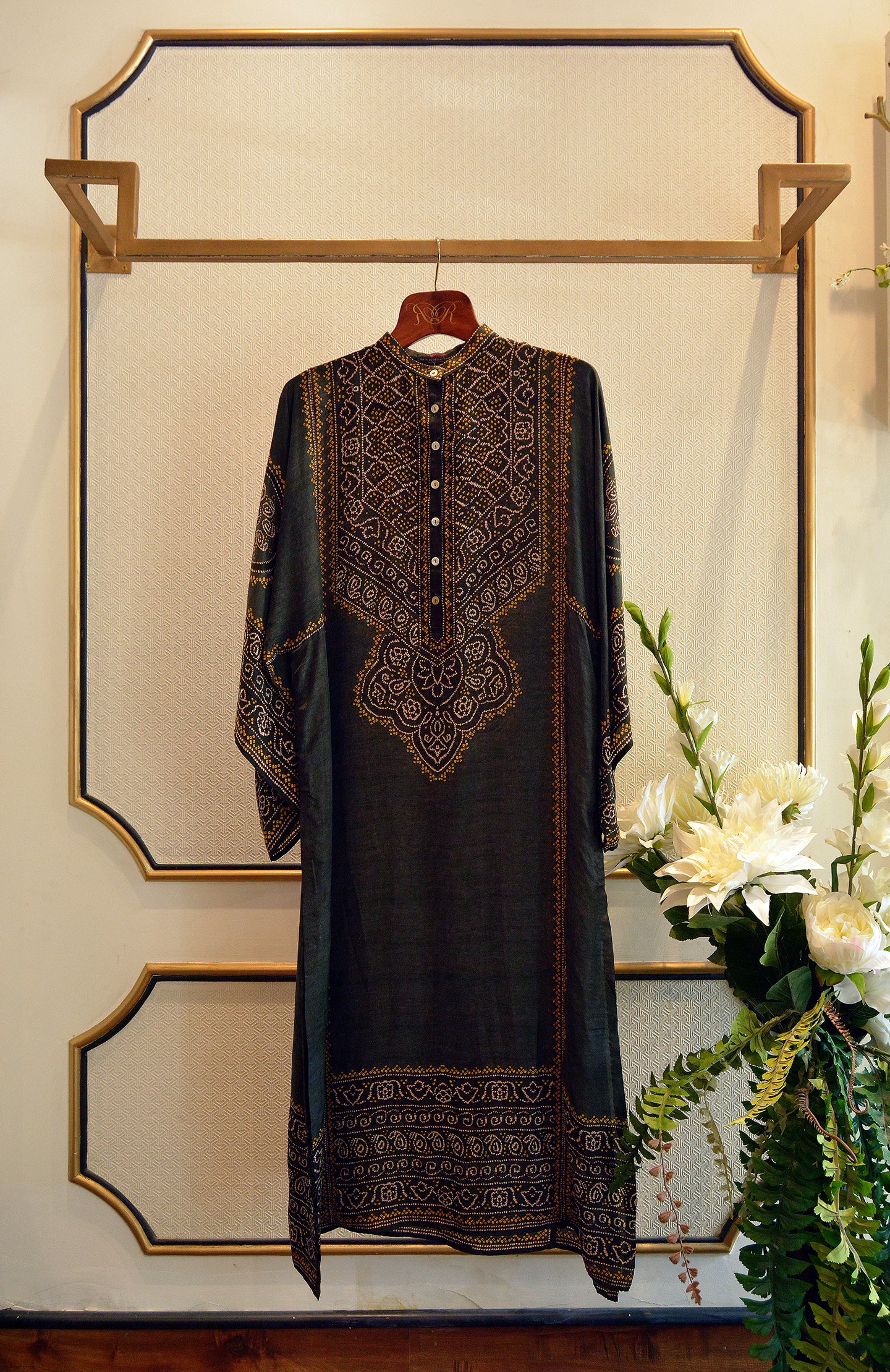 Bandhej : Gayatri Charcoal