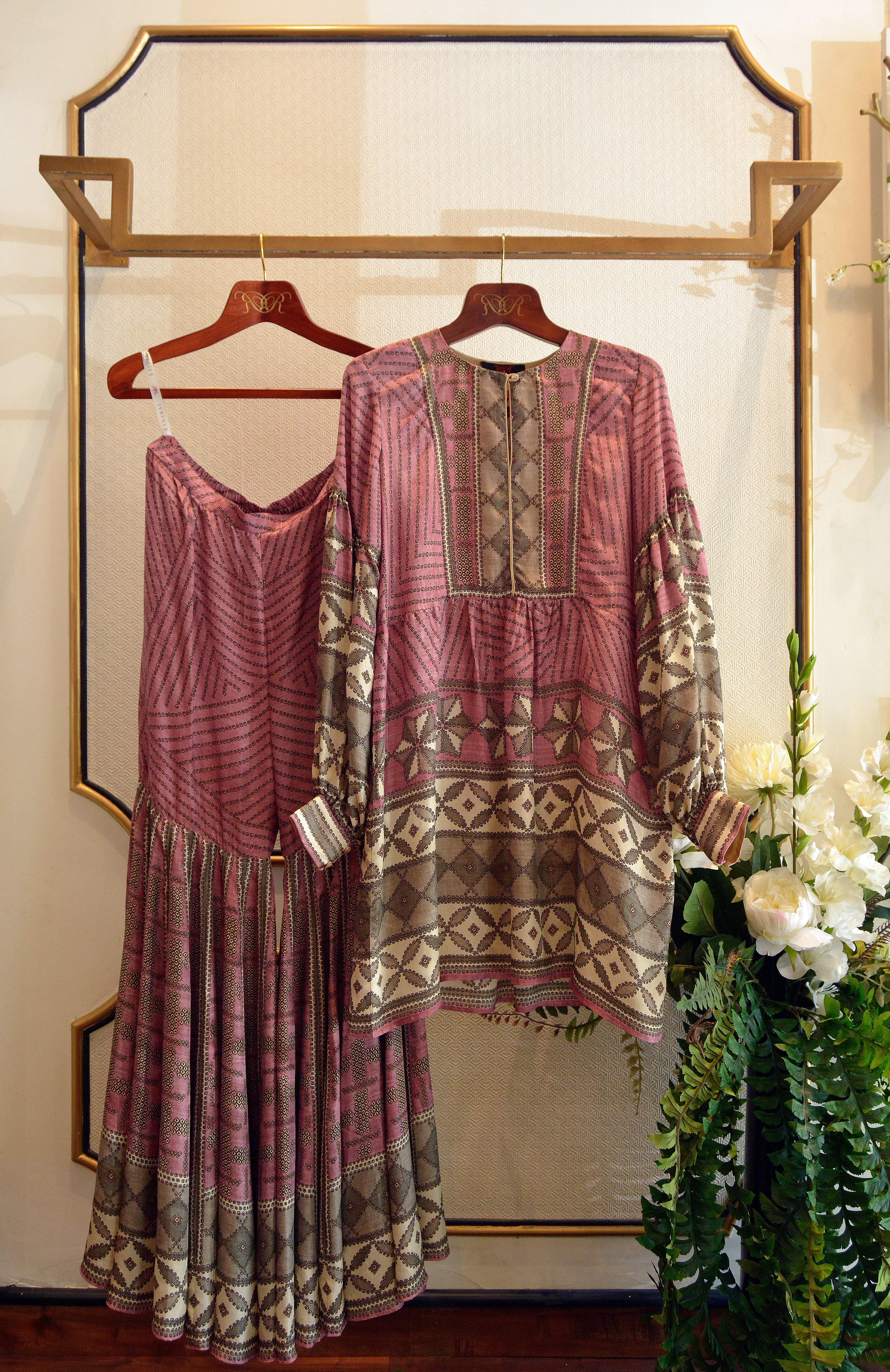 Shibuya - Vaishnavi Shahara Set