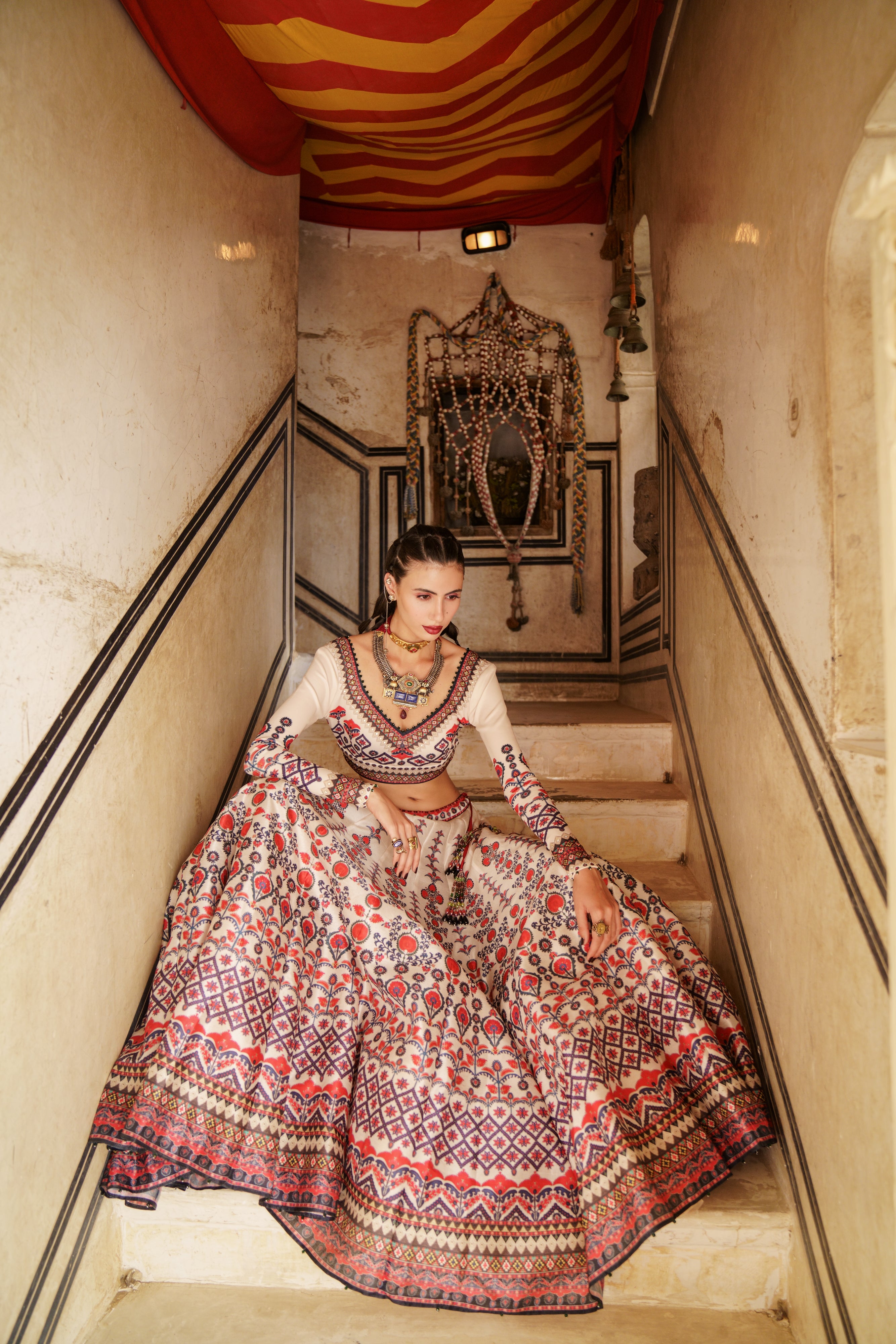 Tashkent : Suzani Leela - Ivory/Red