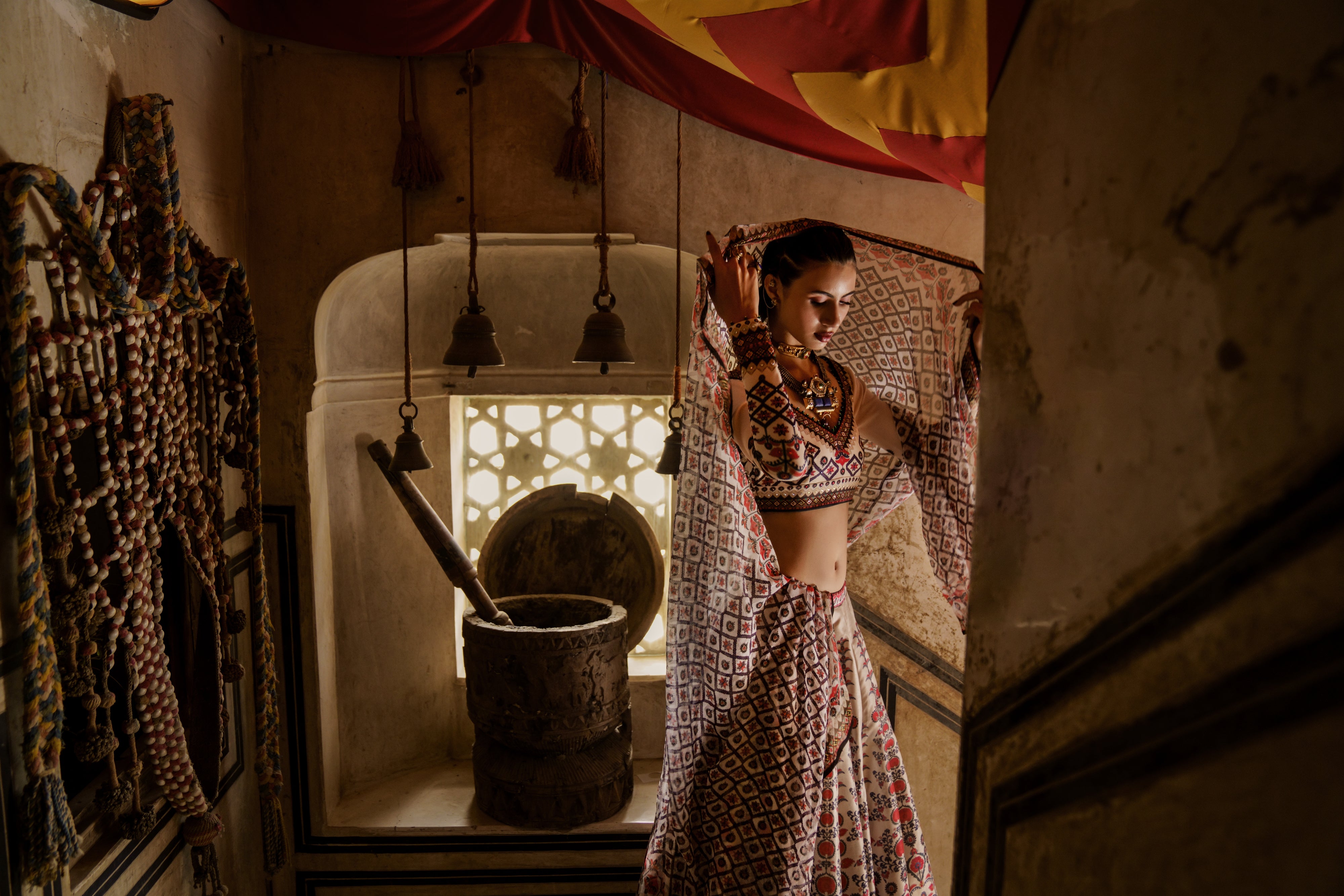 Tashkent : Suzani Leela - Ivory/Red
