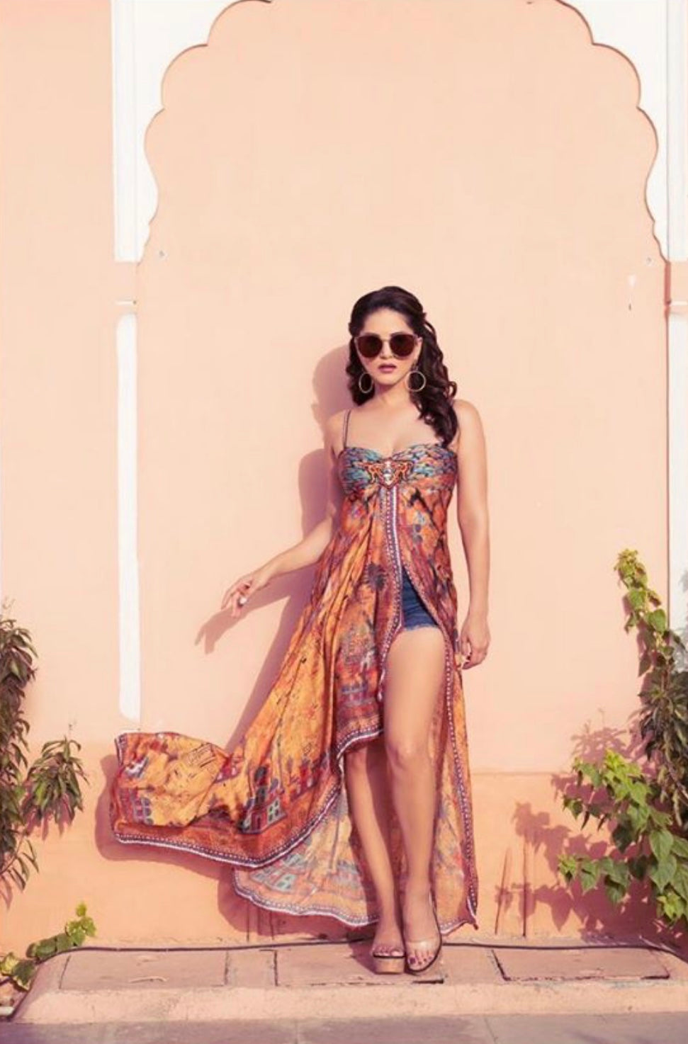 Sunny Leone (sunnyleone)