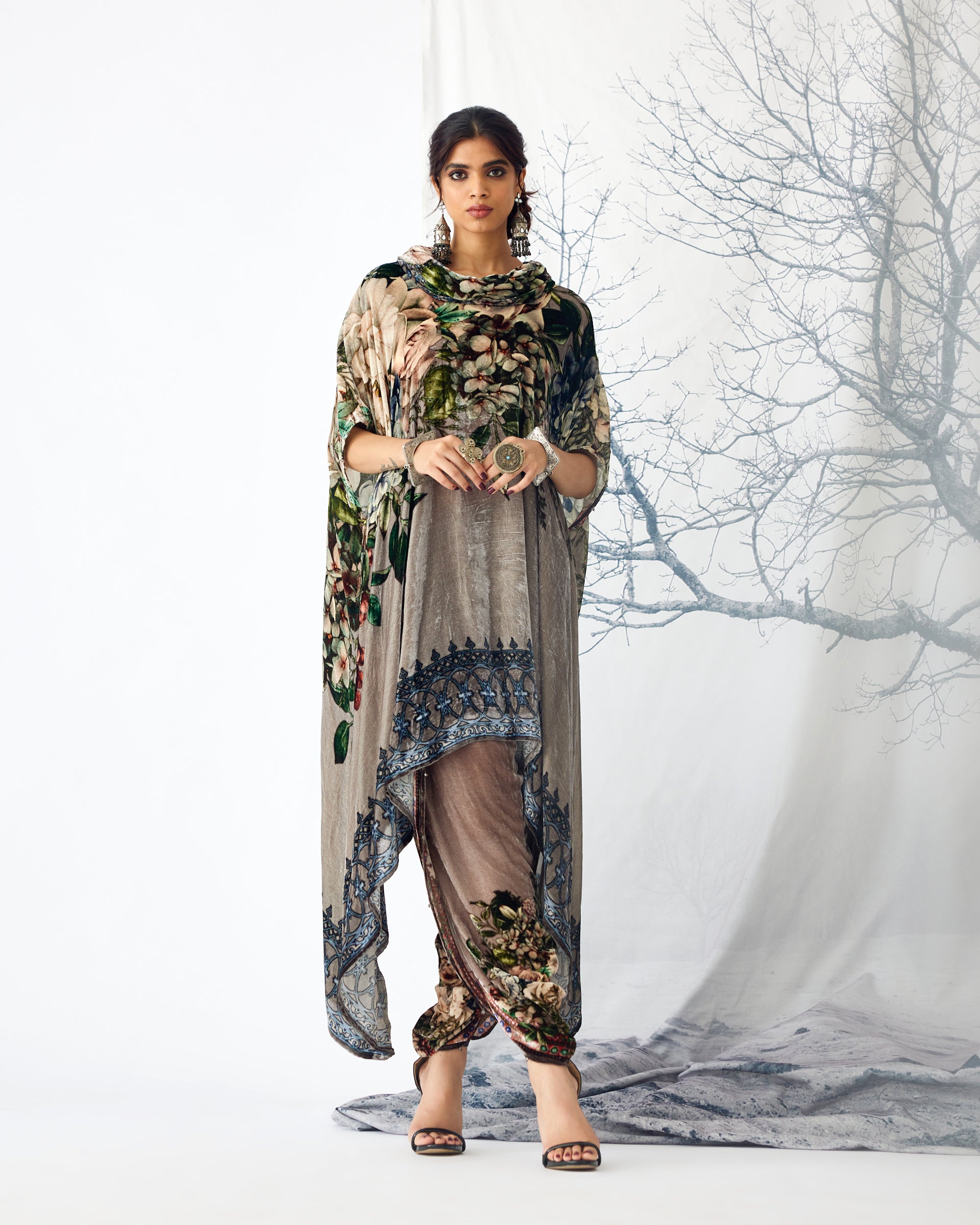 A Notting Hill Winter : Lavanya - Taupe
