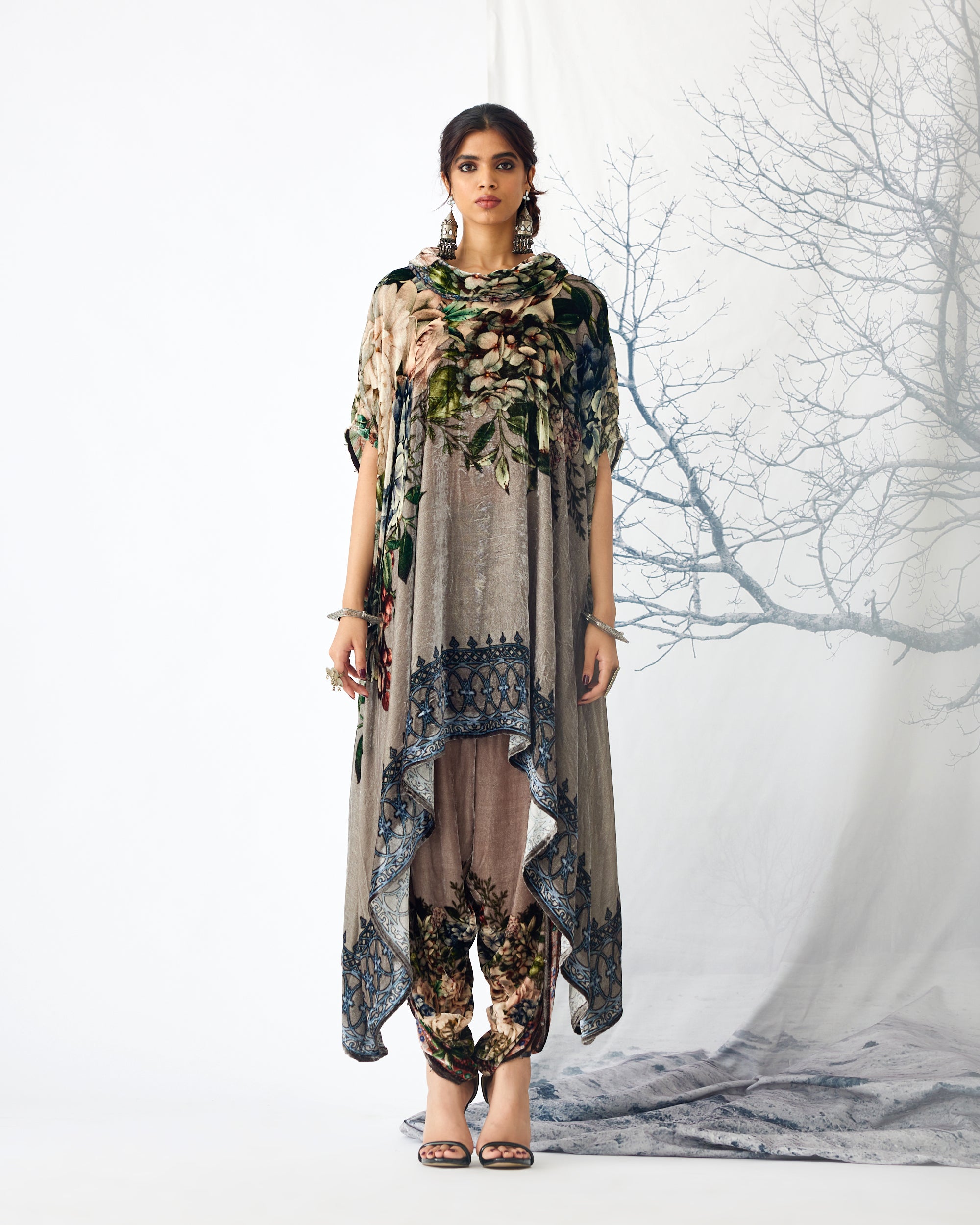 A Notting Hill Winter : Lavanya - Taupe