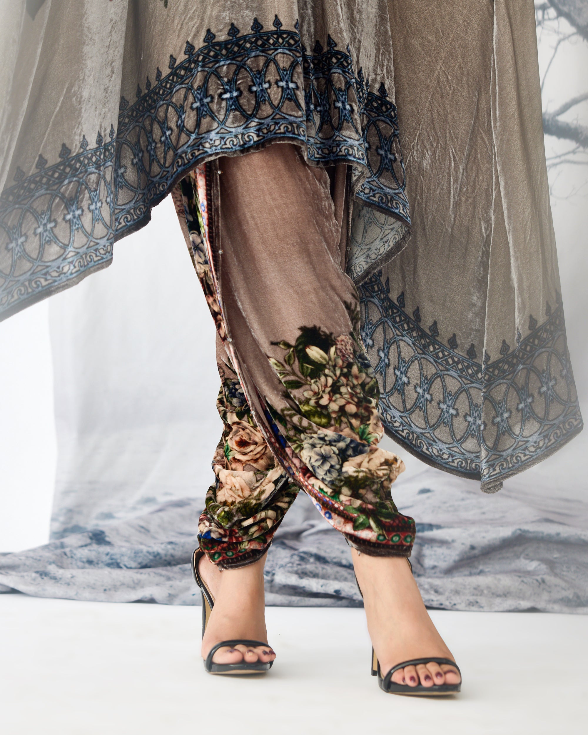 A Notting Hill Winter : Lavanya - Taupe