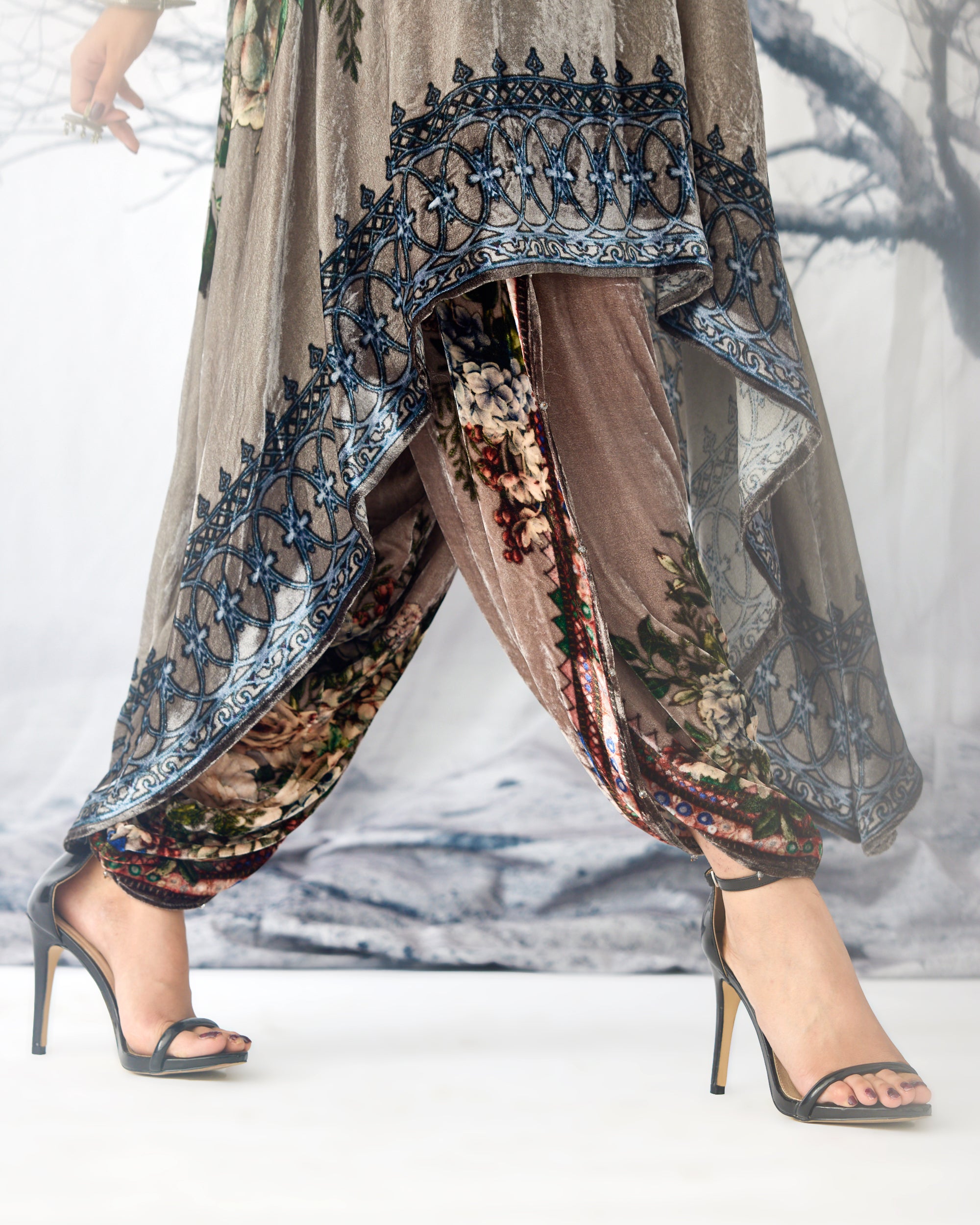 A Notting Hill Winter : Lavanya - Taupe