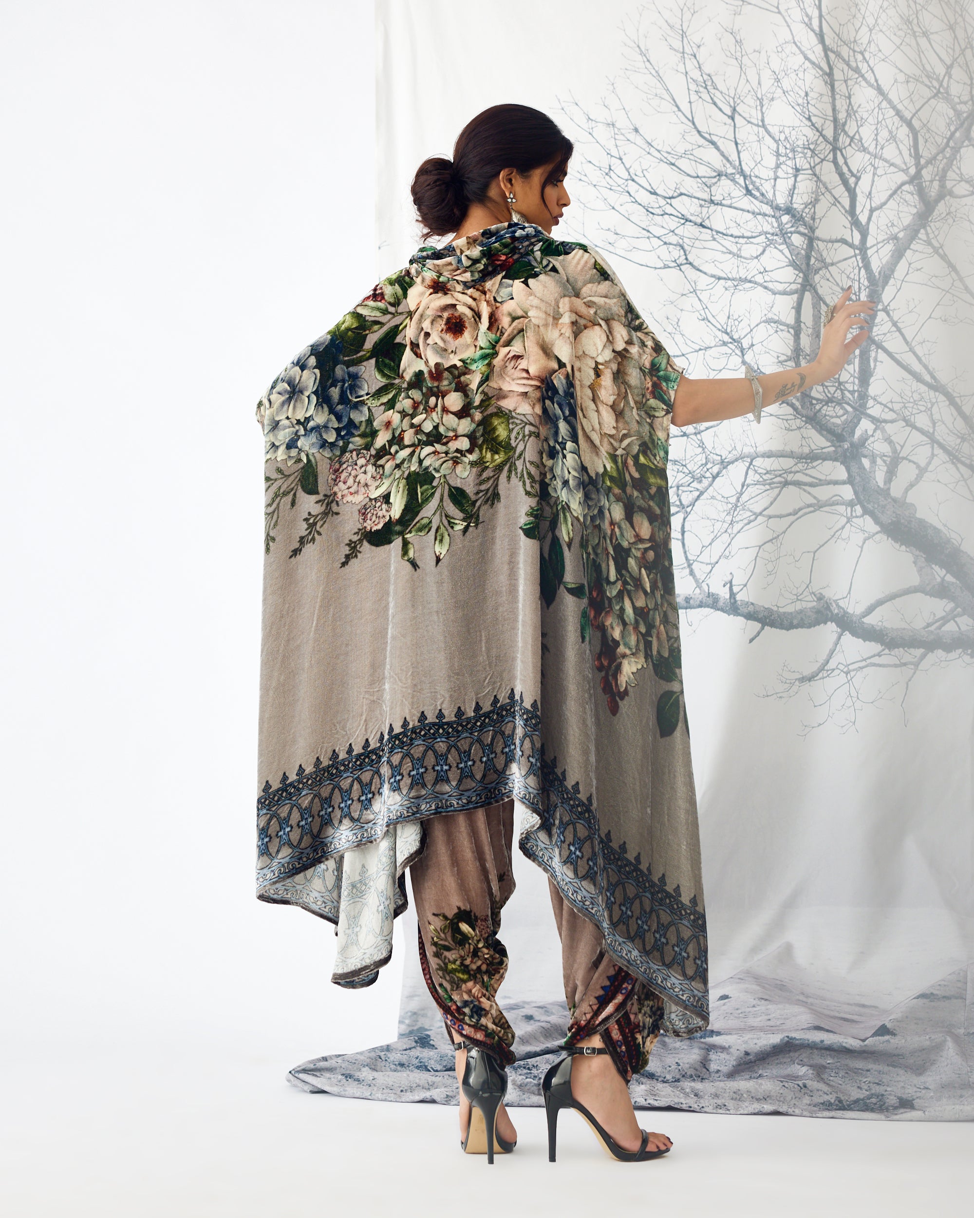 A Notting Hill Winter : Lavanya - Taupe