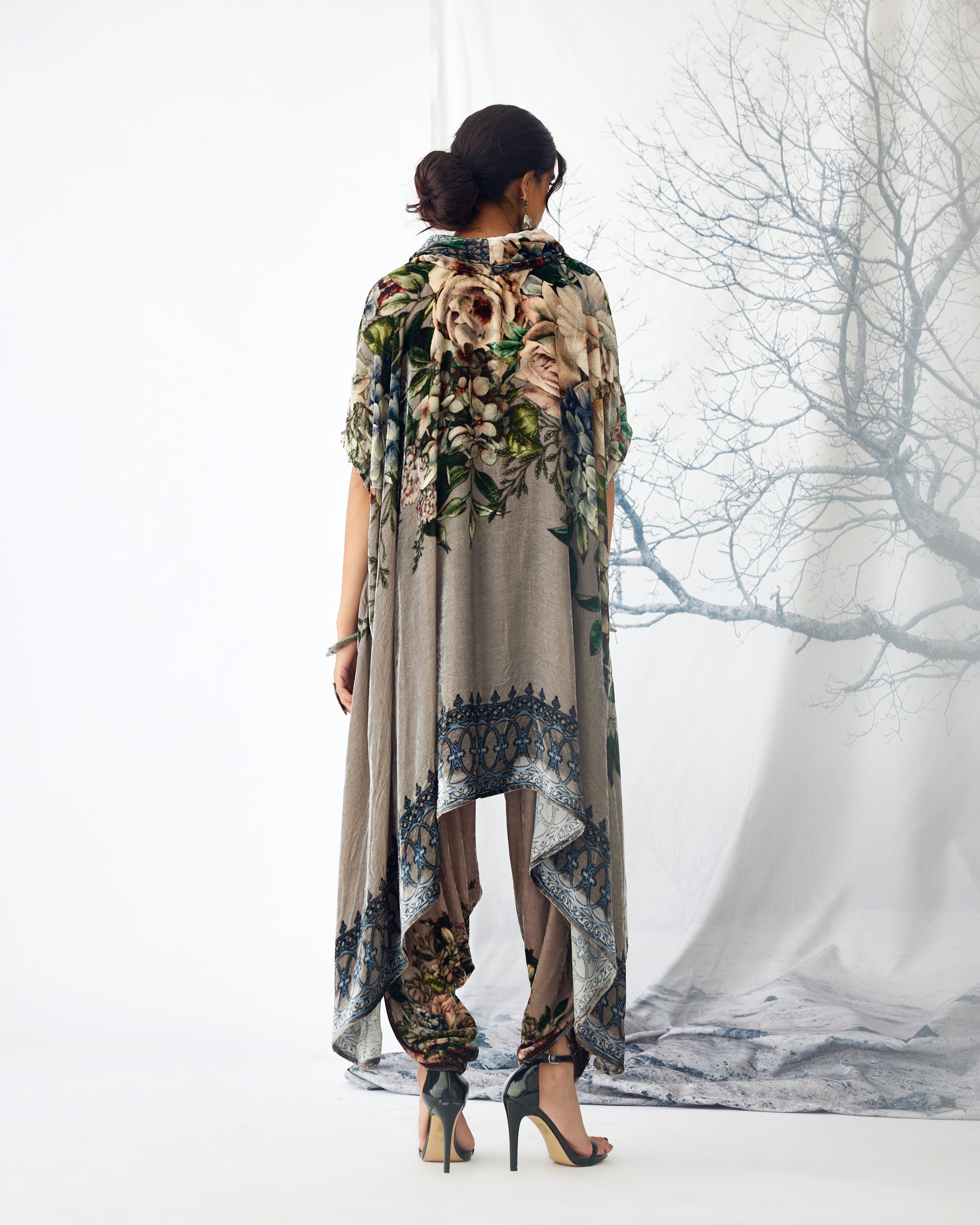 A Notting Hill Winter : Lavanya - Taupe