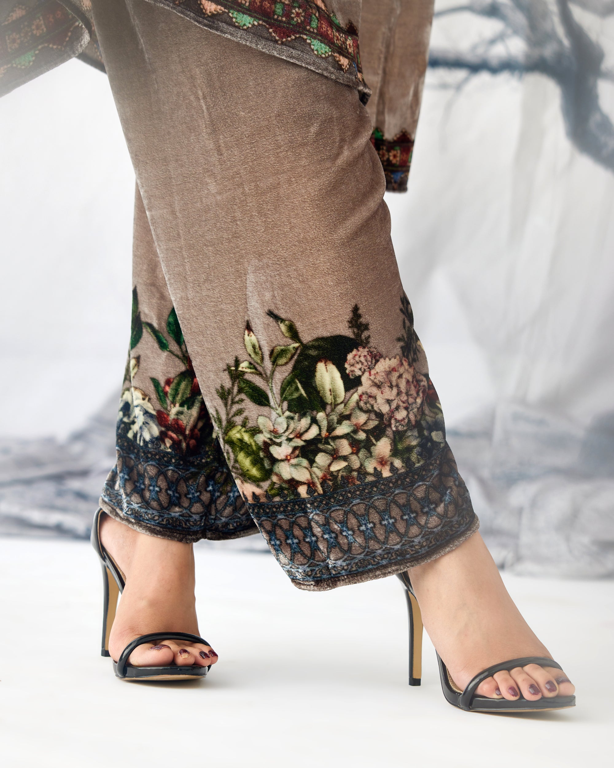 Notting Hill : Chanel 36"- Taupe